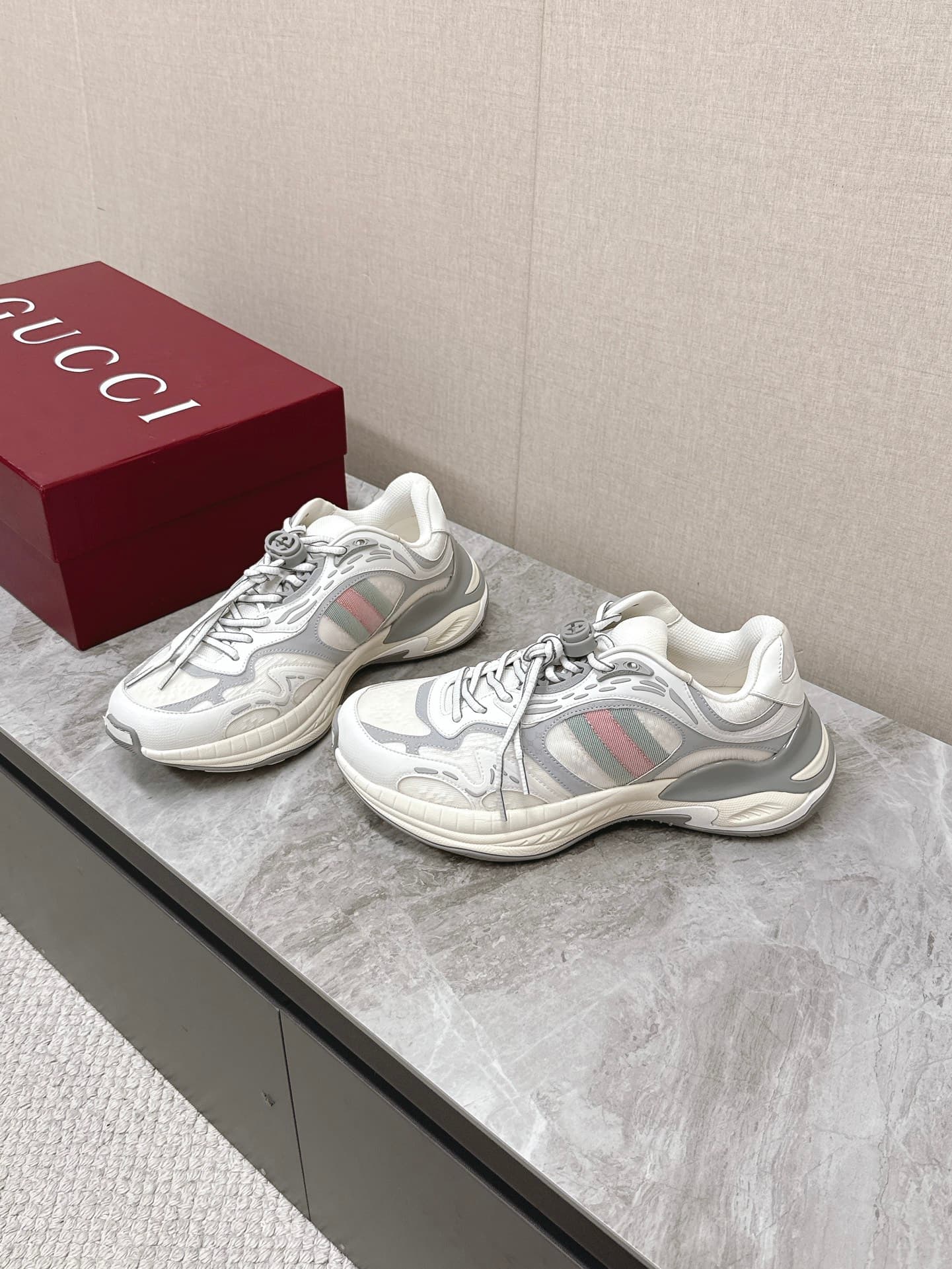 D6919 Gucci 2.0 sneakers, pair of shoes, vintage/retro, casual shoes, running shoes — image 2