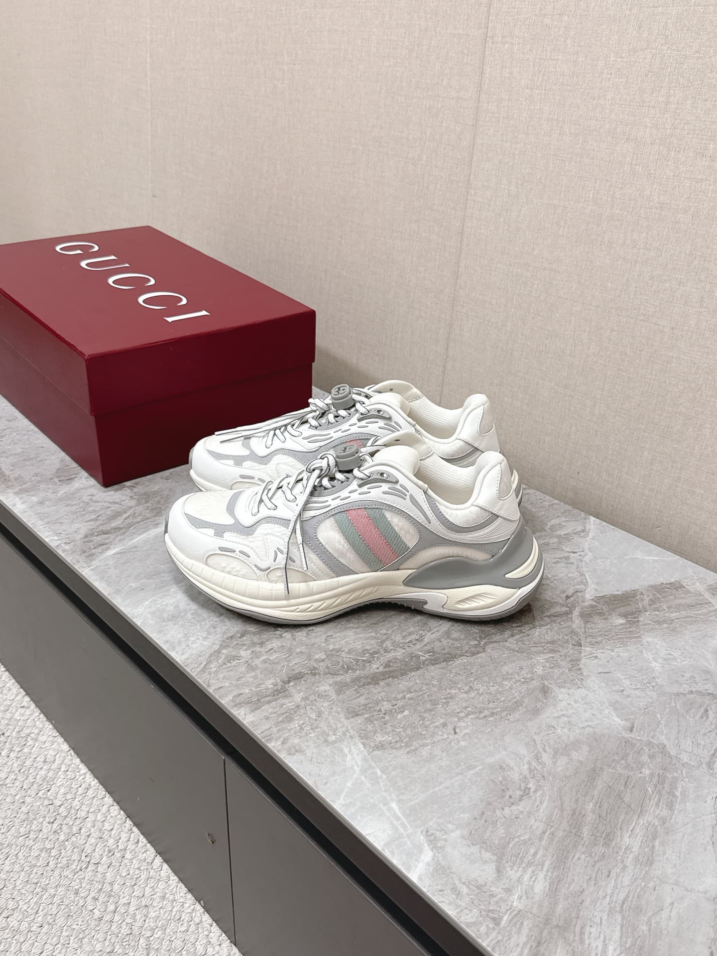 D6919 Gucci 2.0 sneakers, pair of shoes, vintage/retro, casual shoes, running shoes — image 4