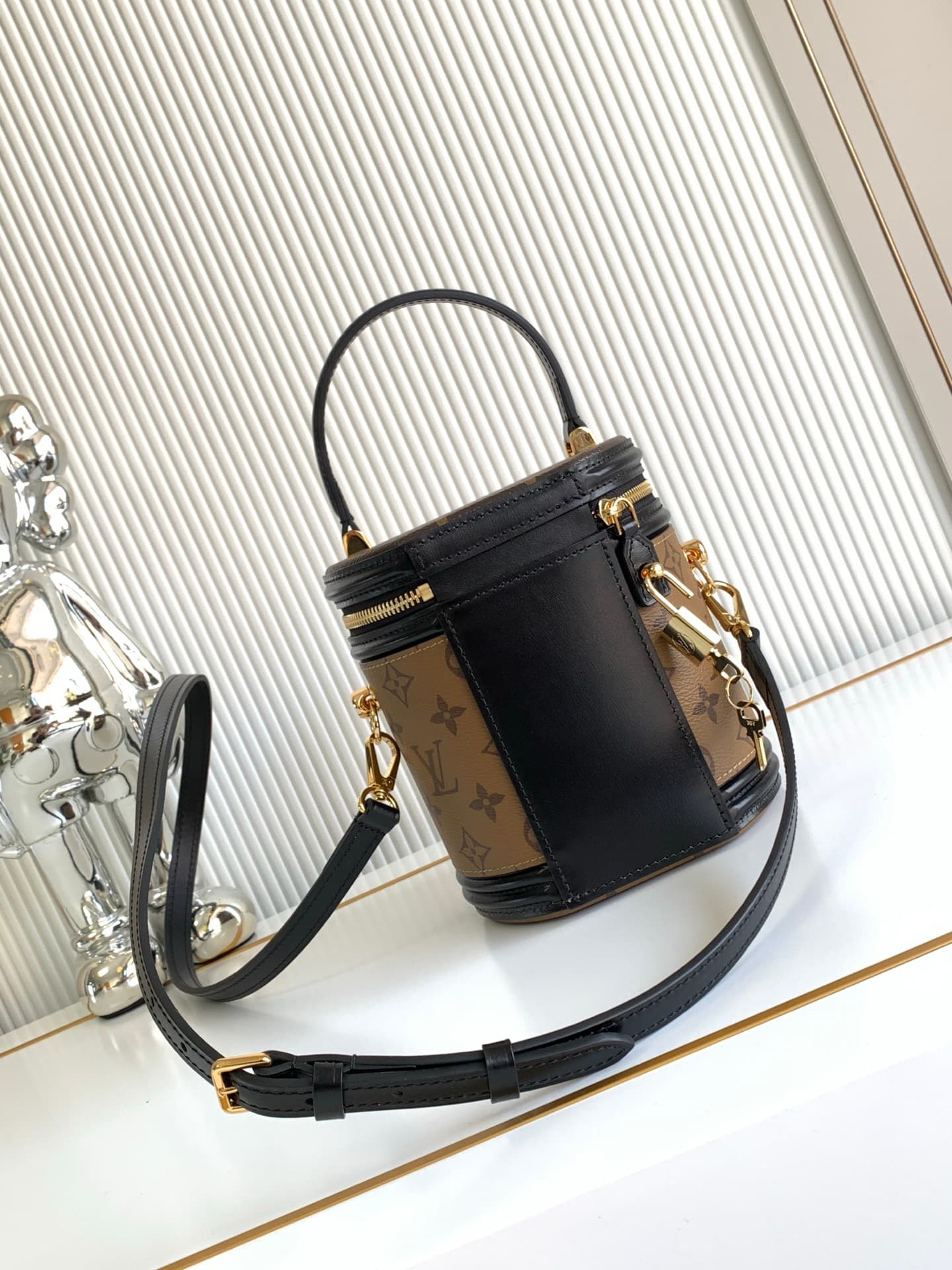 C4957 P【Full-steel hardware, MB163c01 variable code chip】High-grade product with complete packaging✨ M43986 yellow VANITY handbag. Inspired by the traditional LV Cannes makeup case design. The fashion artist director, Nicolas Ghesquière, has brought back  — image 3