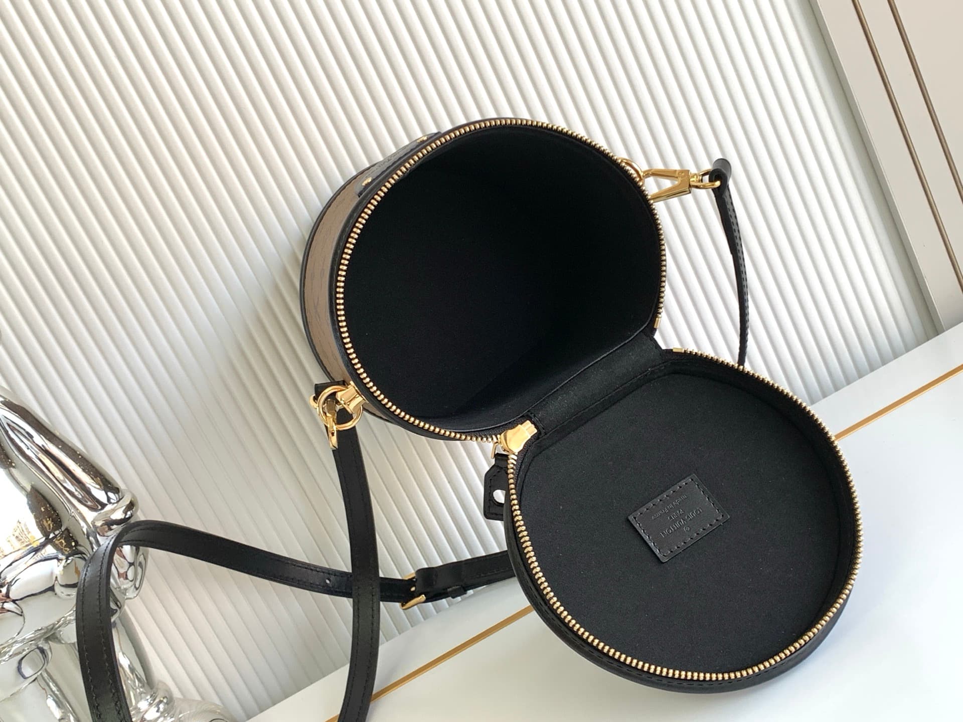 C4957 P【Full-steel hardware, MB163c01 variable code chip】High-grade product with complete packaging✨ M43986 yellow VANITY handbag. Inspired by the traditional LV Cannes makeup case design. The fashion artist director, Nicolas Ghesquière, has brought back  — image 8