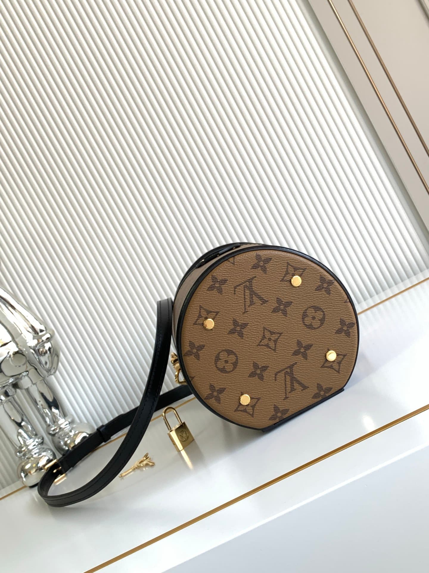 C4957 P【Full-steel hardware, MB163c01 variable code chip】High-grade product with complete packaging✨ M43986 yellow VANITY handbag. Inspired by the traditional LV Cannes makeup case design. The fashion artist director, Nicolas Ghesquière, has brought back  — image 4