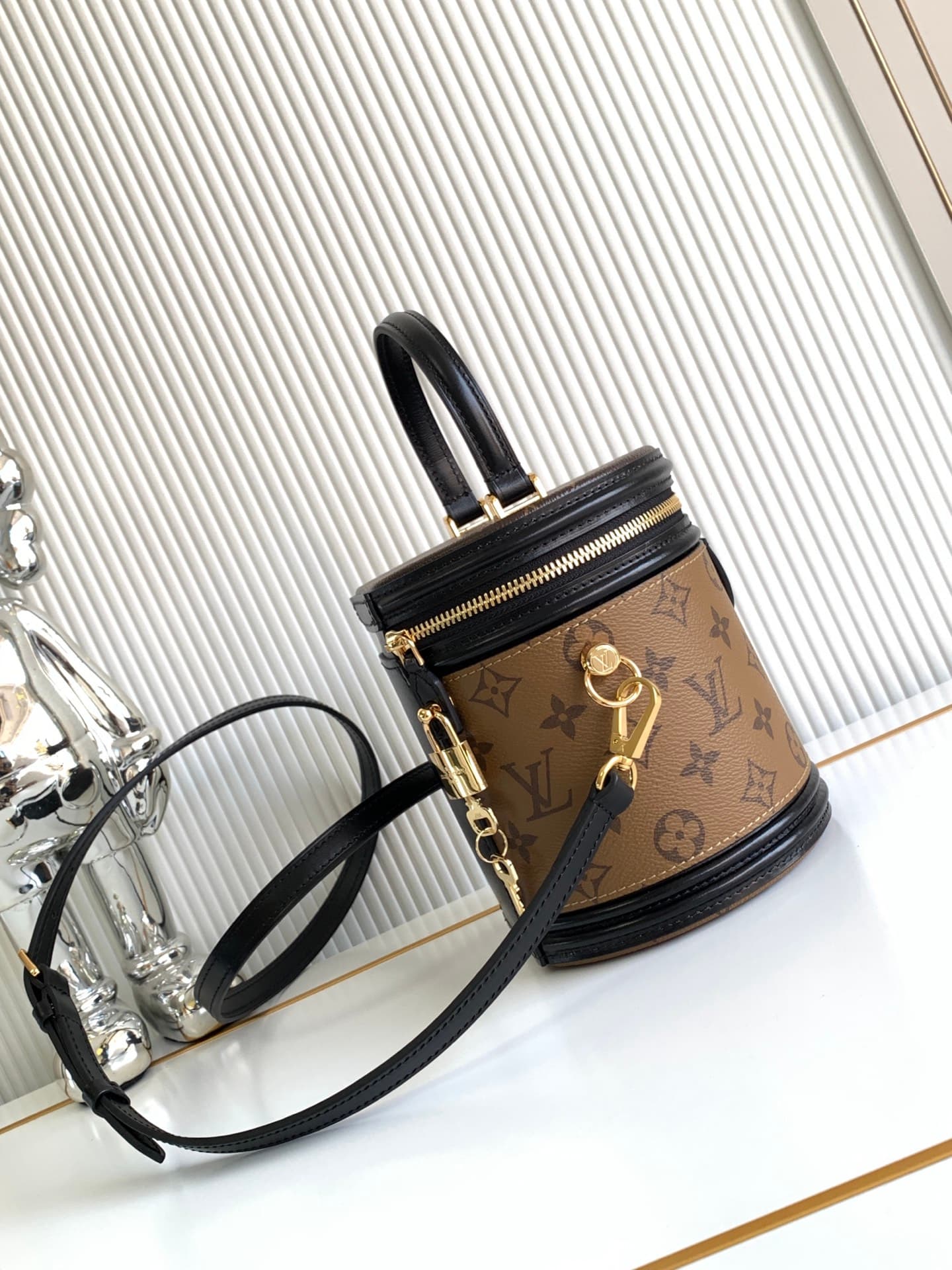 C4957 P【Full-steel hardware, MB163c01 variable code chip】High-grade product with complete packaging✨ M43986 yellow VANITY handbag. Inspired by the traditional LV Cannes makeup case design. The fashion artist director, Nicolas Ghesquière, has brought back  — image 2