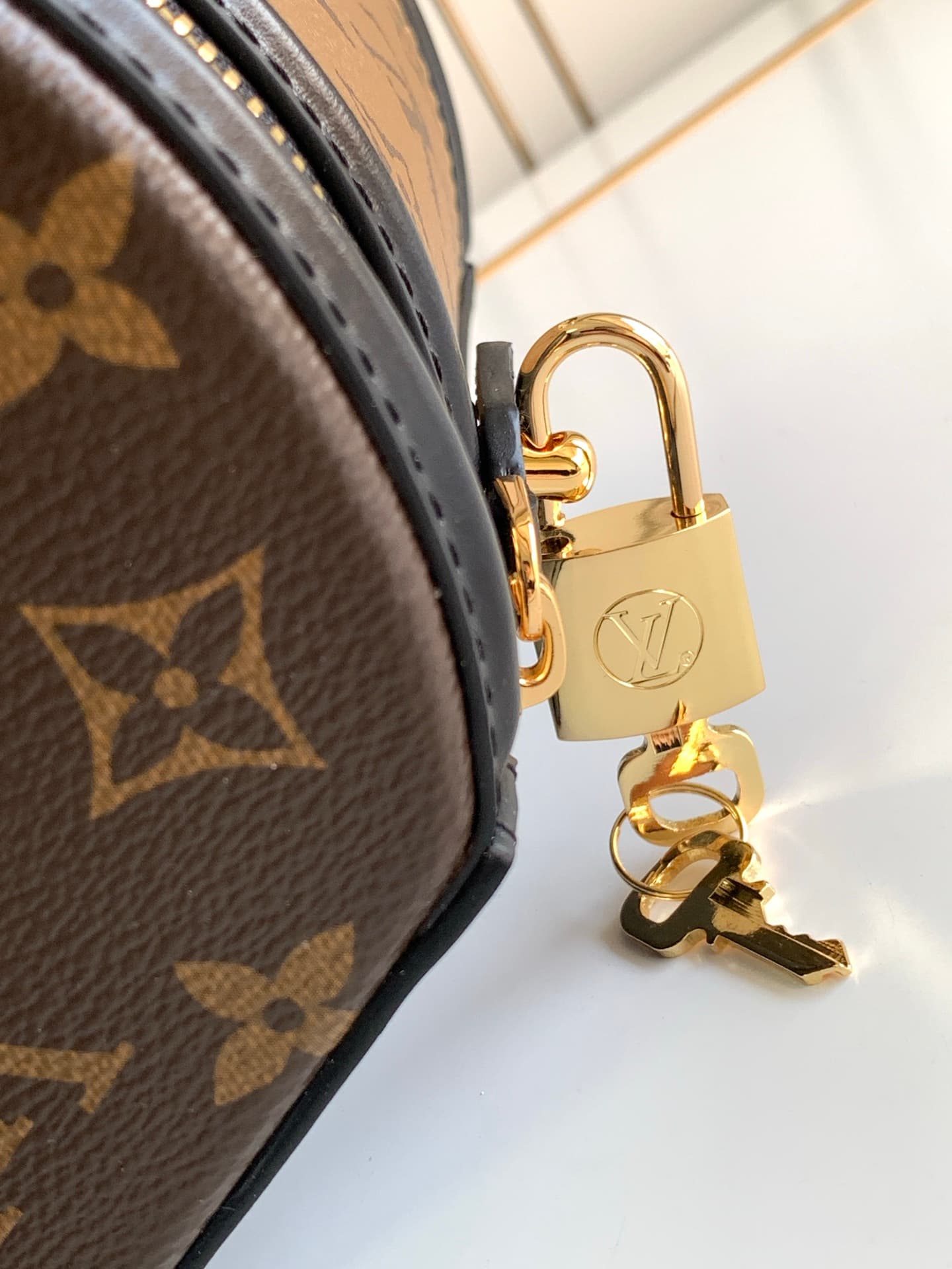 C4957 P【Full-steel hardware, MB163c01 variable code chip】High-grade product with complete packaging✨ M43986 yellow VANITY handbag. Inspired by the traditional LV Cannes makeup case design. The fashion artist director, Nicolas Ghesquière, has brought back  — image 5