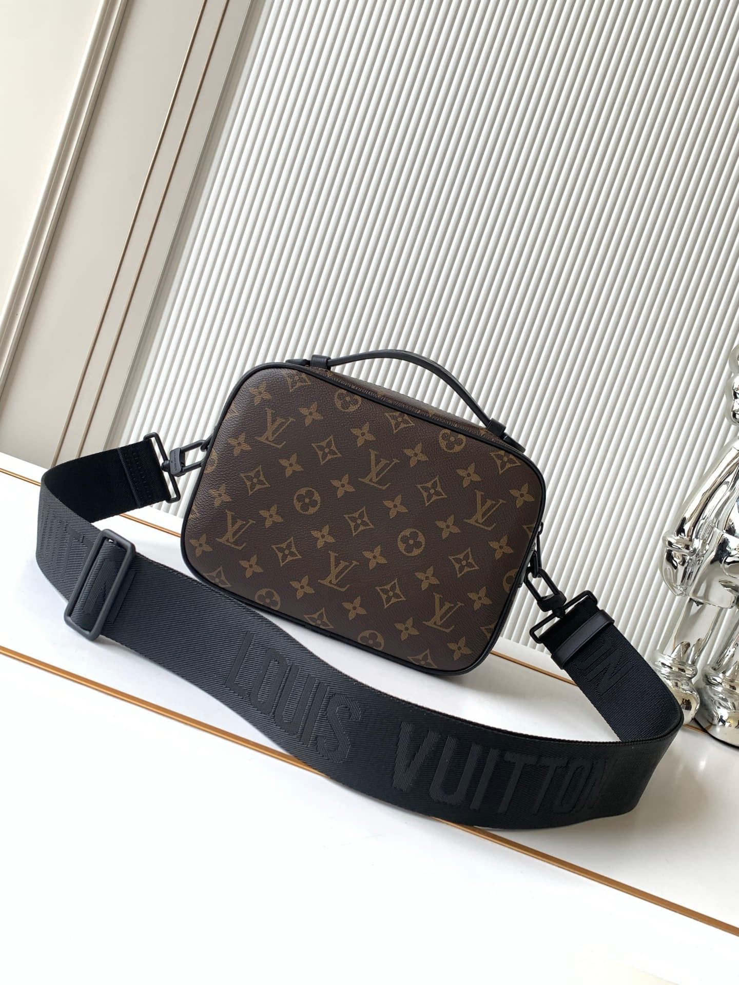 C5034 P【Full-steel hardware; MB163c01 variable code chip】High-grade quality with complete packaging. Model number: M45806, monogram pattern. This S Lock bag is made of Monogram Macassar canvas. The new clasp is inspired by the hardbox clasp designed by Ge — image 3