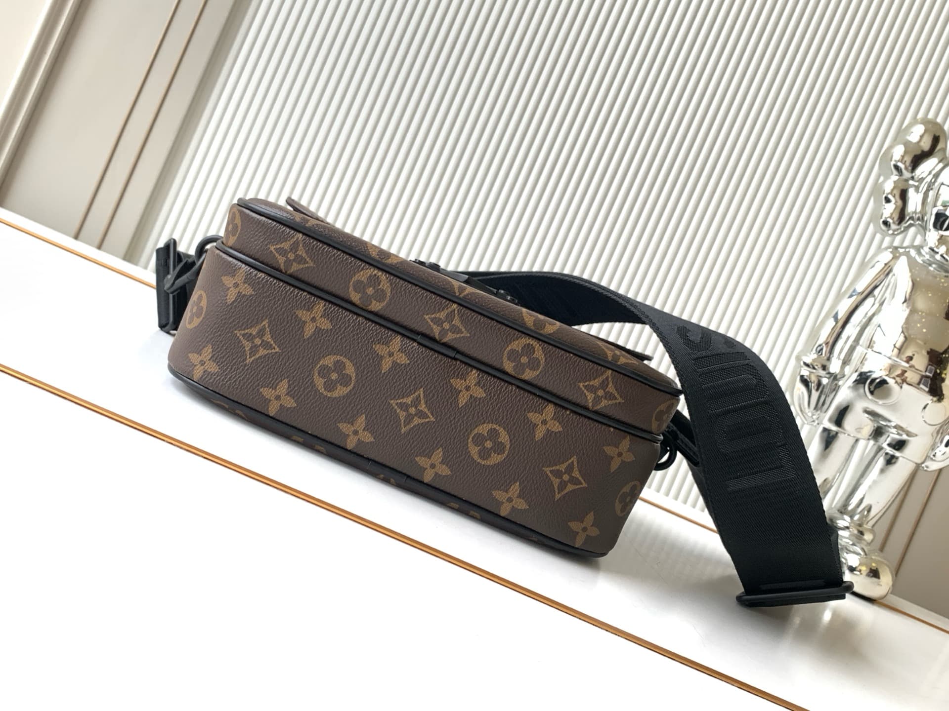C5034 P【Full-steel hardware; MB163c01 variable code chip】High-grade quality with complete packaging. Model number: M45806, monogram pattern. This S Lock bag is made of Monogram Macassar canvas. The new clasp is inspired by the hardbox clasp designed by Ge — image 4