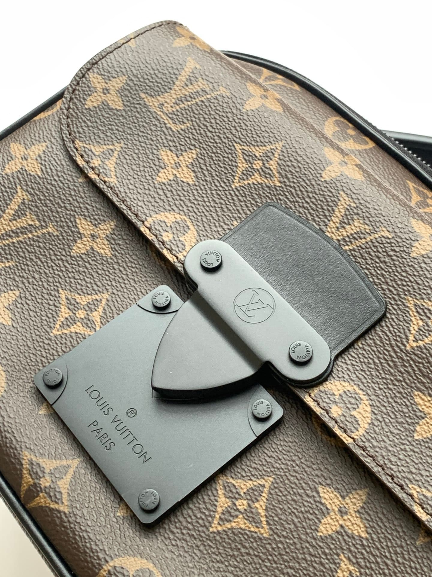 C5034 P【Full-steel hardware; MB163c01 variable code chip】High-grade quality with complete packaging. Model number: M45806, monogram pattern. This S Lock bag is made of Monogram Macassar canvas. The new clasp is inspired by the hardbox clasp designed by Ge — image 5