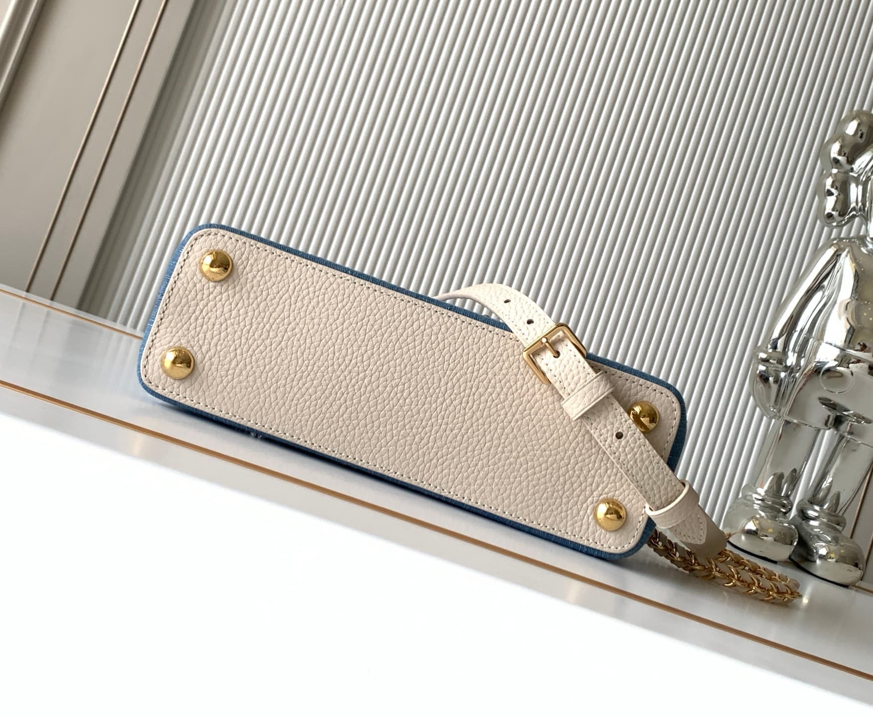 C4951 P【Full-steel hardware, MB163c01 variable code chip】High-grade product with complete packaging. Model number: M12947. Small size, with a light white denim pattern and floral embroidery. This Capucines handbag features Monogram denim fabric, embroider — image 4