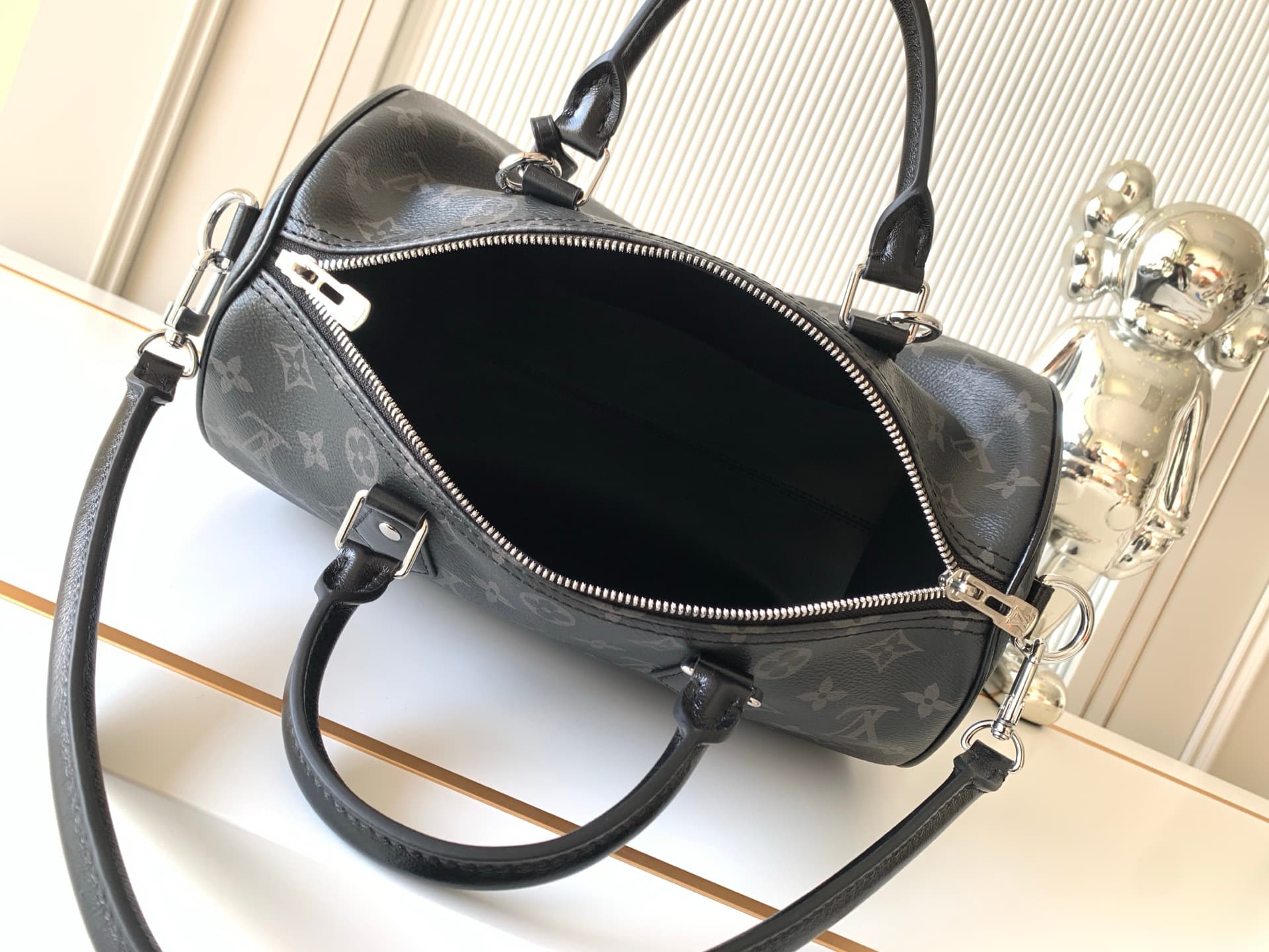 C5114 P【All-steel hardware MB163c01 variable code chip】High-grade product with complete packaging. Model number: M15102, black pattern. This model, Speedy Soft 30, handbag belongs to the LV Ski collection, featuring a classic design with Monogram Eclipse  — image 8
