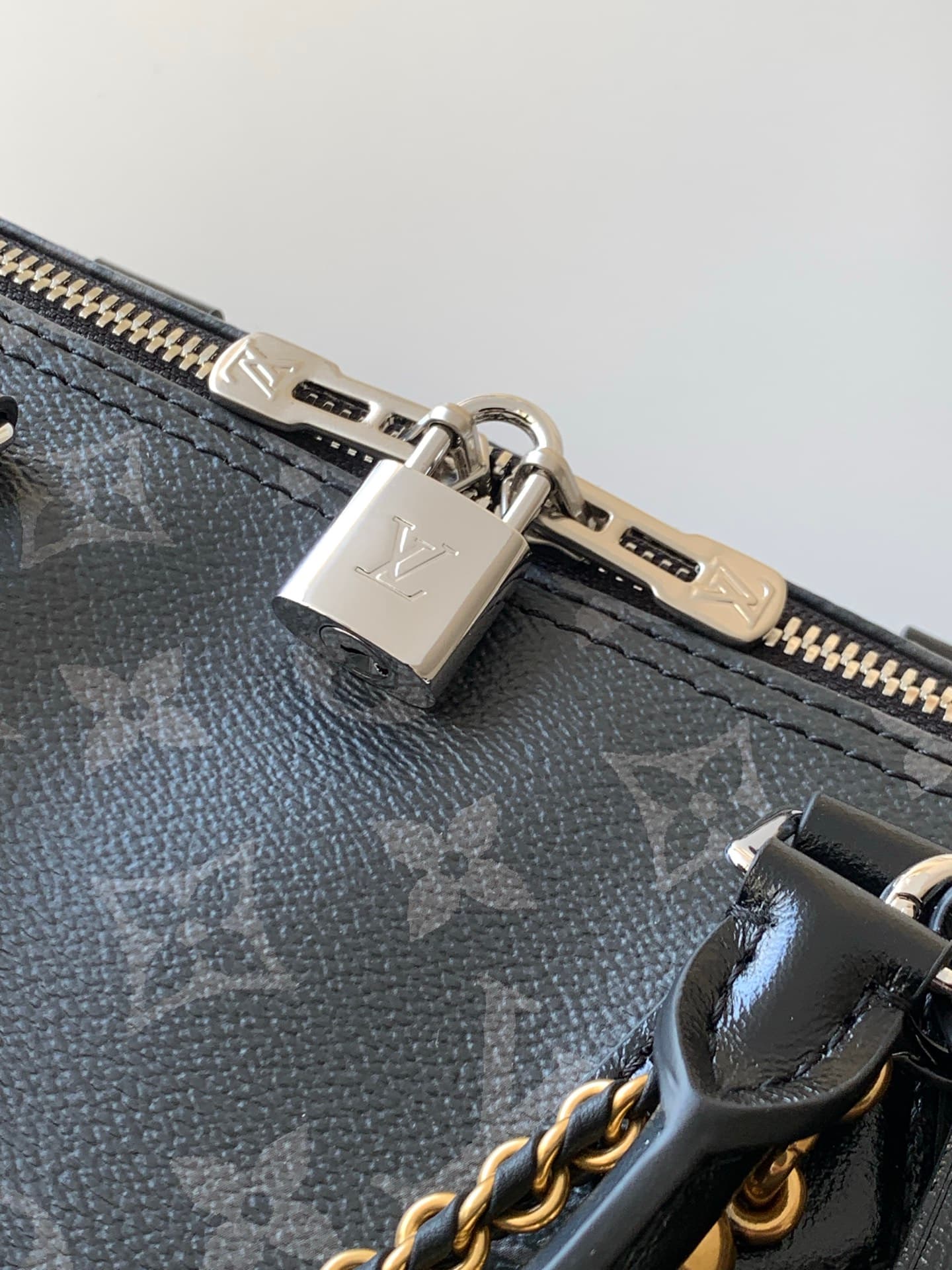 C5114 P【All-steel hardware MB163c01 variable code chip】High-grade product with complete packaging. Model number: M15102, black pattern. This model, Speedy Soft 30, handbag belongs to the LV Ski collection, featuring a classic design with Monogram Eclipse  — image 6