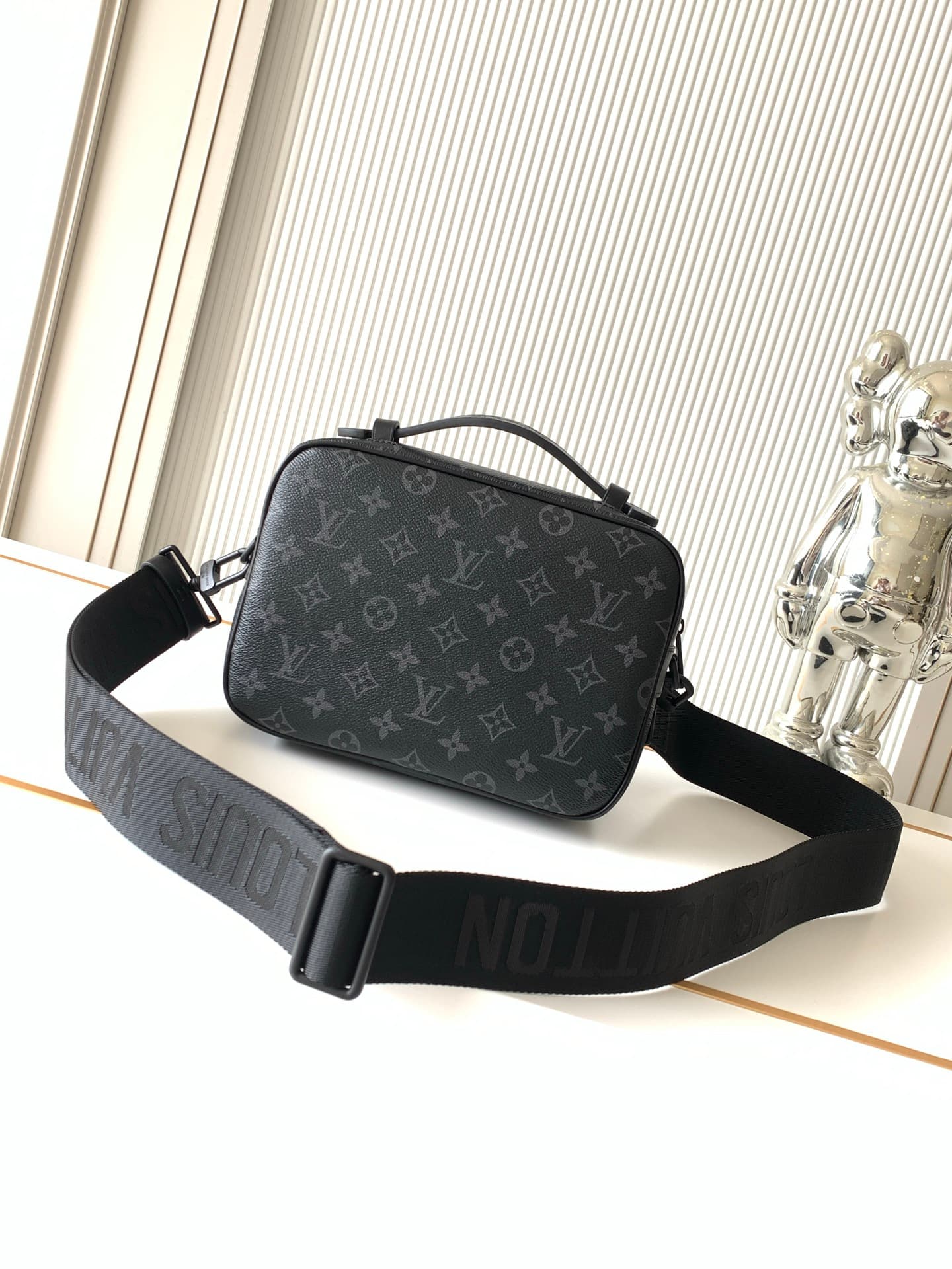 C5035 P【Full-steel hardware, MB163c01 variable code chip】High-grade product with complete packaging. Model number: M45806, black pattern. This S Lock messenger bag is made of Monogram Macassar canvas. The new lock mechanism is inspired by the hardbox lock — image 3