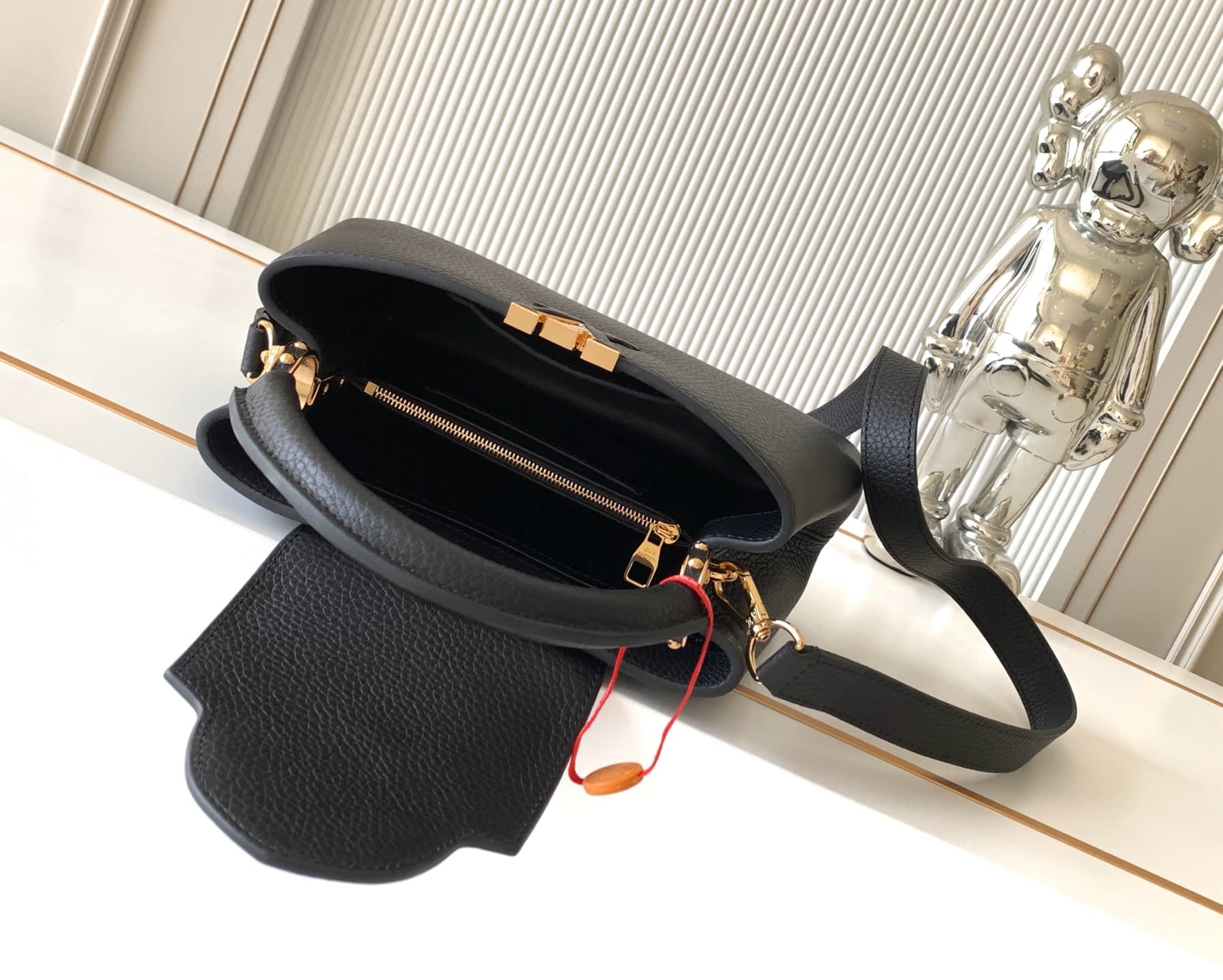 C4956 P【All-steel hardware MB163c01 variable code chip】Extra-grade product with complete packaging. CAPUCINES BB handbag, model number M24728, black color. The Capucines series of handbags originated in the year 2013, and were named after the Paris street — image 8