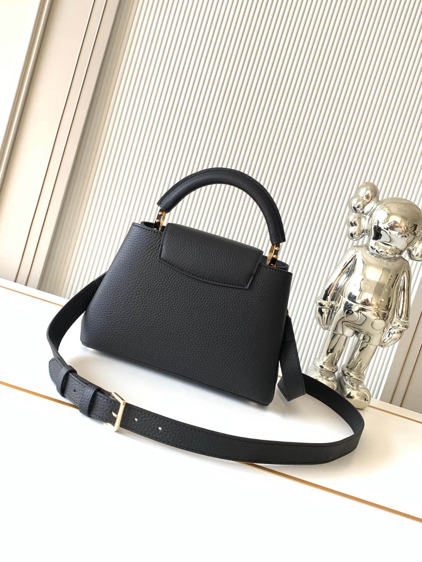 C4956 P【All-steel hardware MB163c01 variable code chip】Extra-grade product with complete packaging. CAPUCINES BB handbag, model number M24728, black color. The Capucines series of handbags originated in the year 2013, and were named after the Paris street — image 3