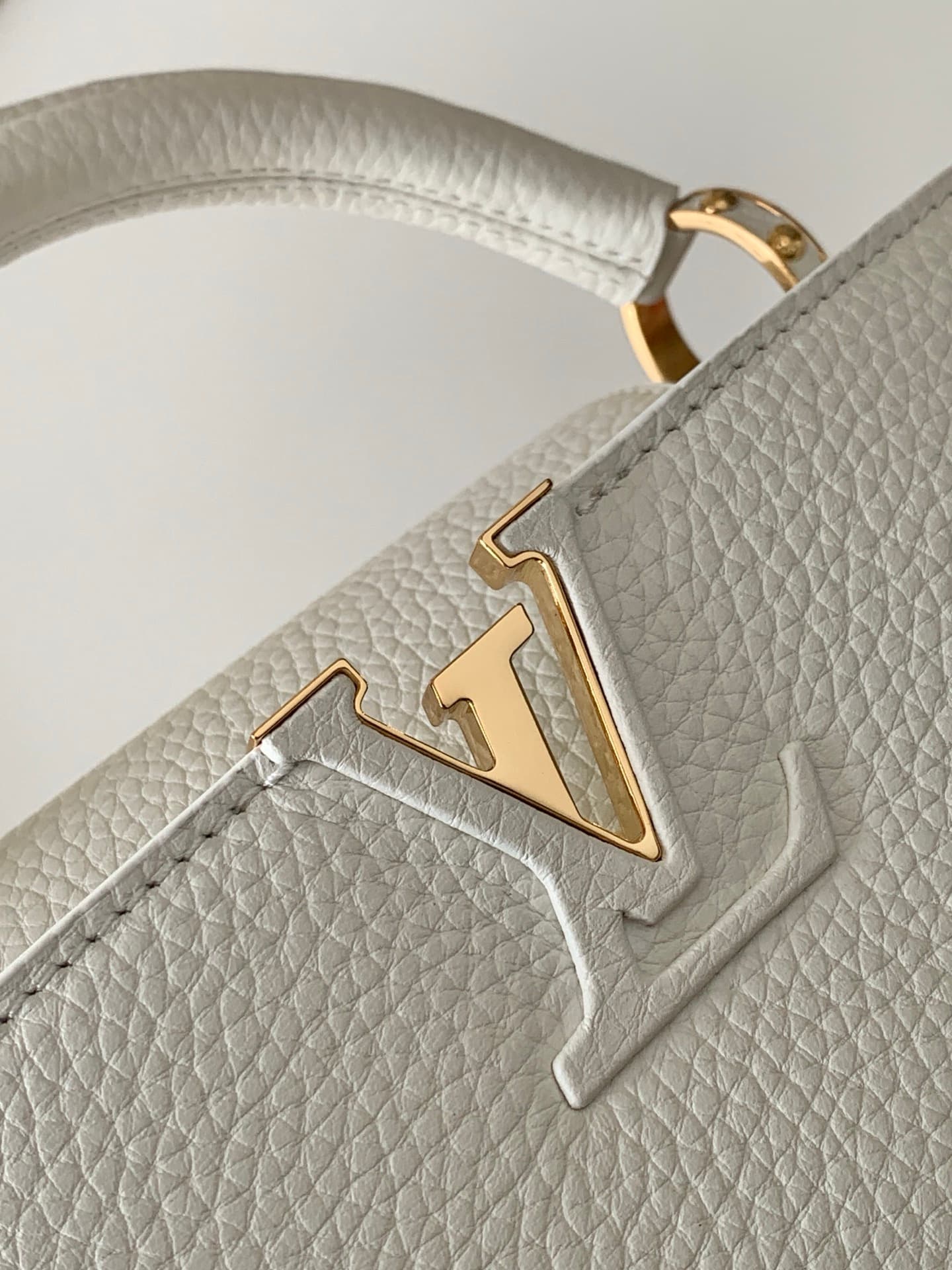 C4955 P【All-steel hardware MB163c01 variable code chip】Top-grade product with complete packaging. CAPUCINES BB handbag, model number M24728, white color. The Capucines series of handbags originated in the year 2013; it was named after the Paris street whe — image 5