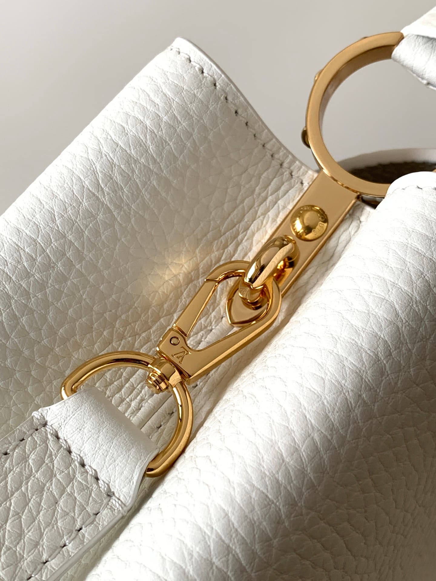 C4955 P【All-steel hardware MB163c01 variable code chip】Top-grade product with complete packaging. CAPUCINES BB handbag, model number M24728, white color. The Capucines series of handbags originated in the year 2013; it was named after the Paris street whe — image 6