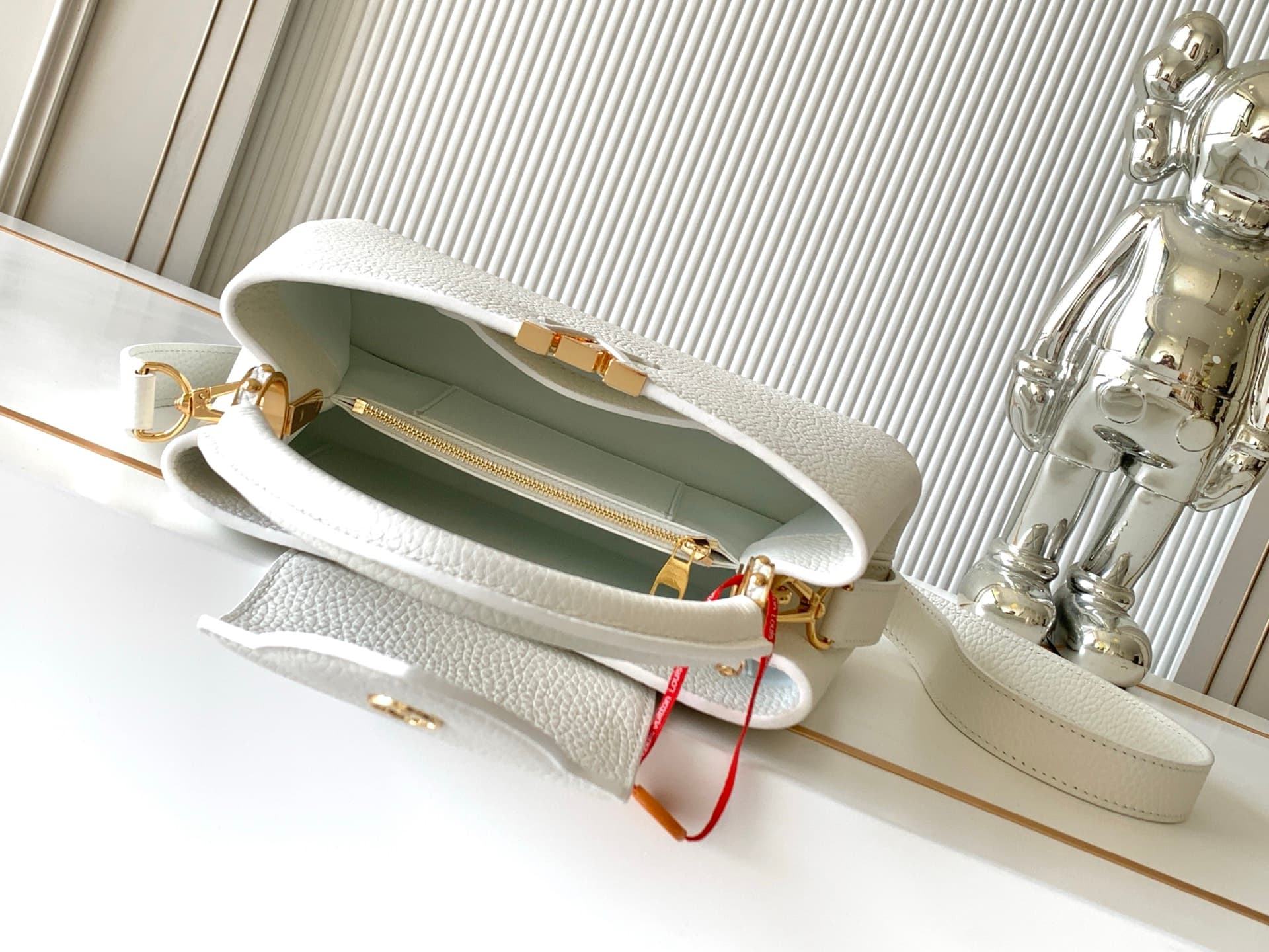 C4955 P【All-steel hardware MB163c01 variable code chip】Top-grade product with complete packaging. CAPUCINES BB handbag, model number M24728, white color. The Capucines series of handbags originated in the year 2013; it was named after the Paris street whe — image 8