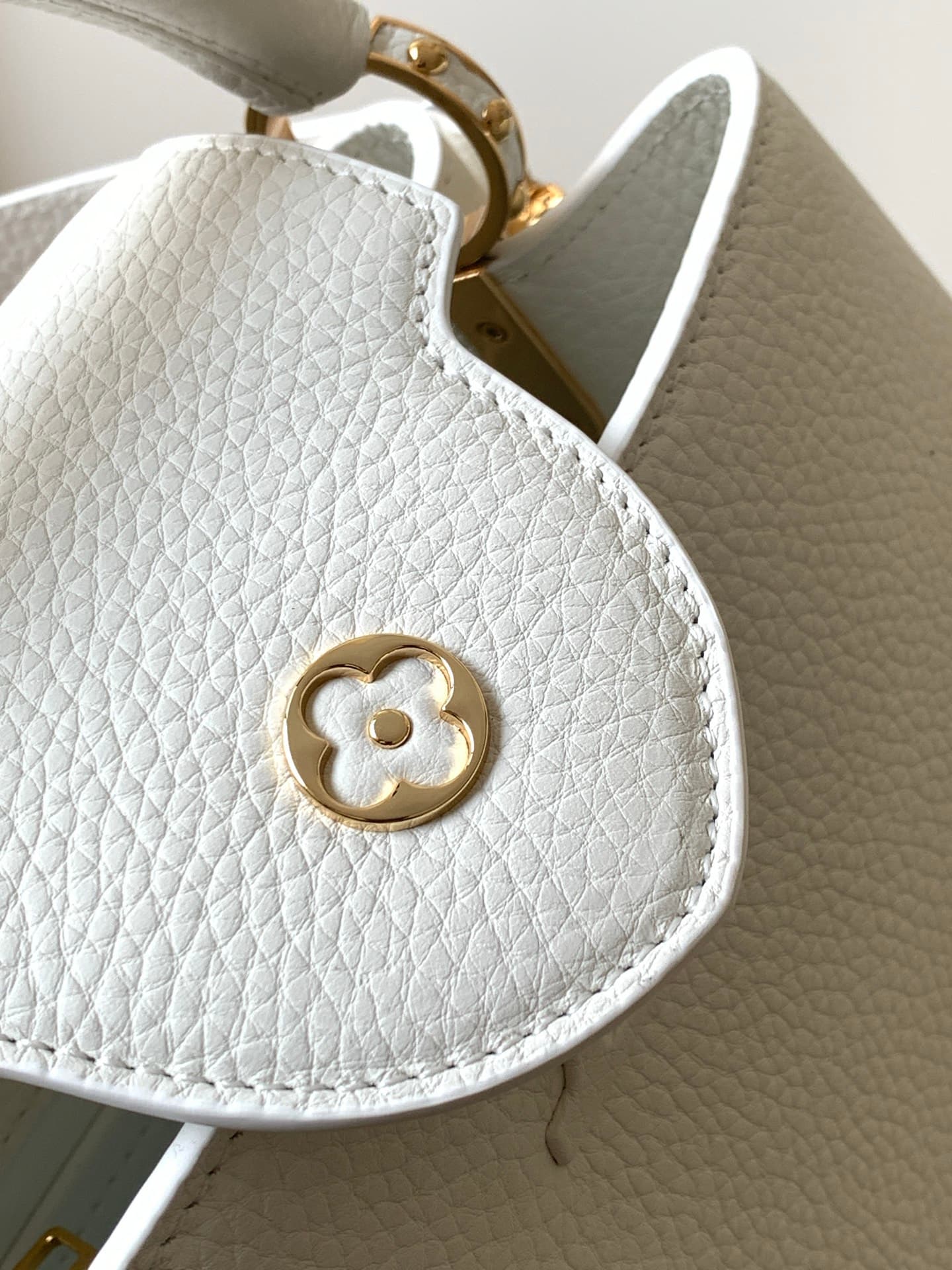 C4955 P【All-steel hardware MB163c01 variable code chip】Top-grade product with complete packaging. CAPUCINES BB handbag, model number M24728, white color. The Capucines series of handbags originated in the year 2013; it was named after the Paris street whe — image 7