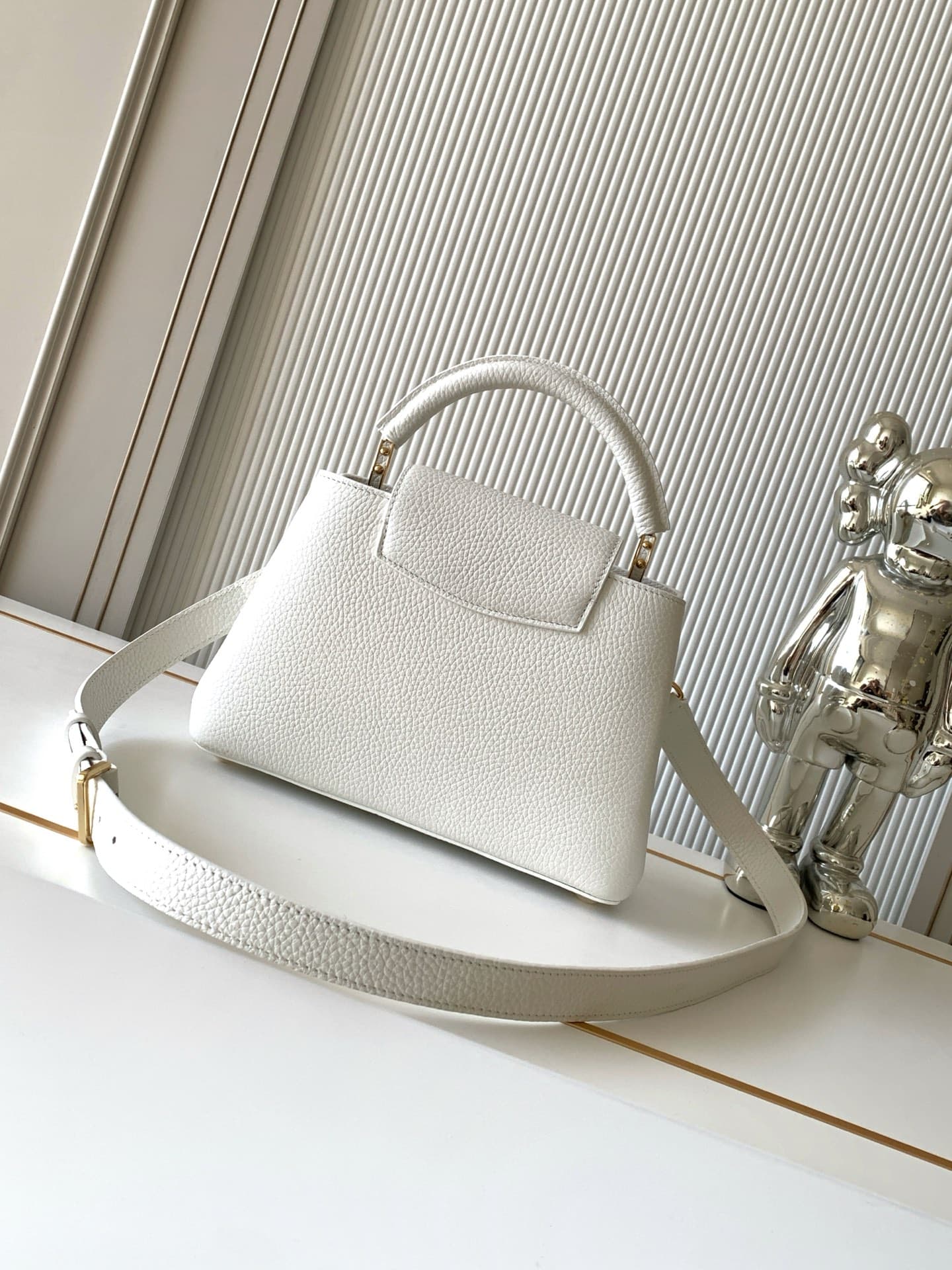 C4955 P【All-steel hardware MB163c01 variable code chip】Top-grade product with complete packaging. CAPUCINES BB handbag, model number M24728, white color. The Capucines series of handbags originated in the year 2013; it was named after the Paris street whe — image 3