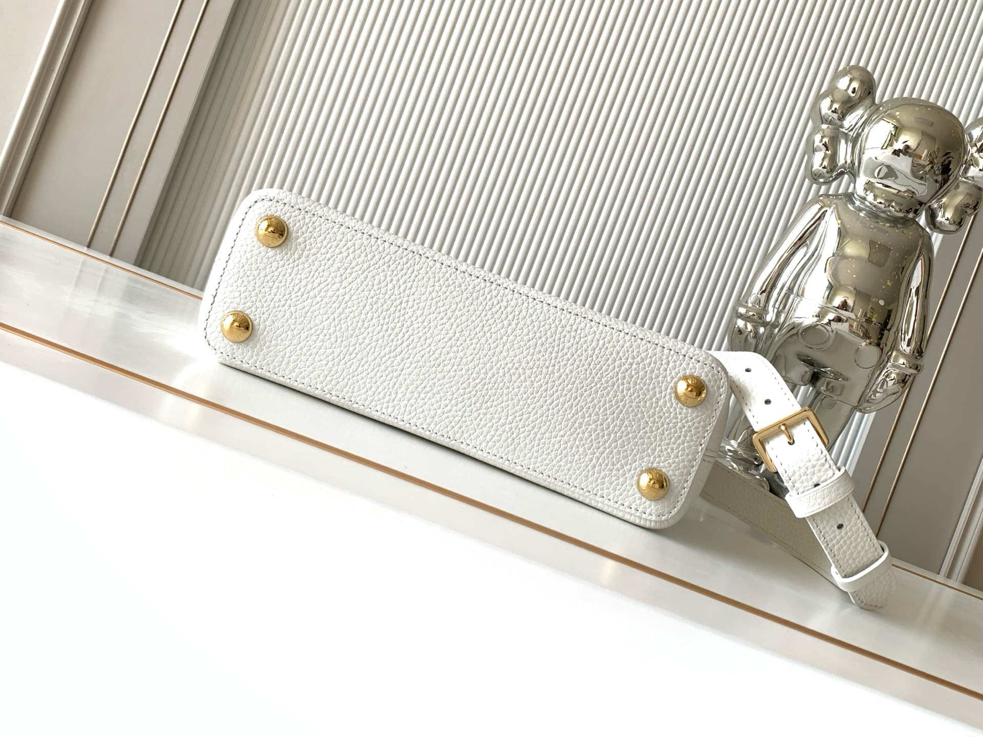 C4955 P【All-steel hardware MB163c01 variable code chip】Top-grade product with complete packaging. CAPUCINES BB handbag, model number M24728, white color. The Capucines series of handbags originated in the year 2013; it was named after the Paris street whe — image 4