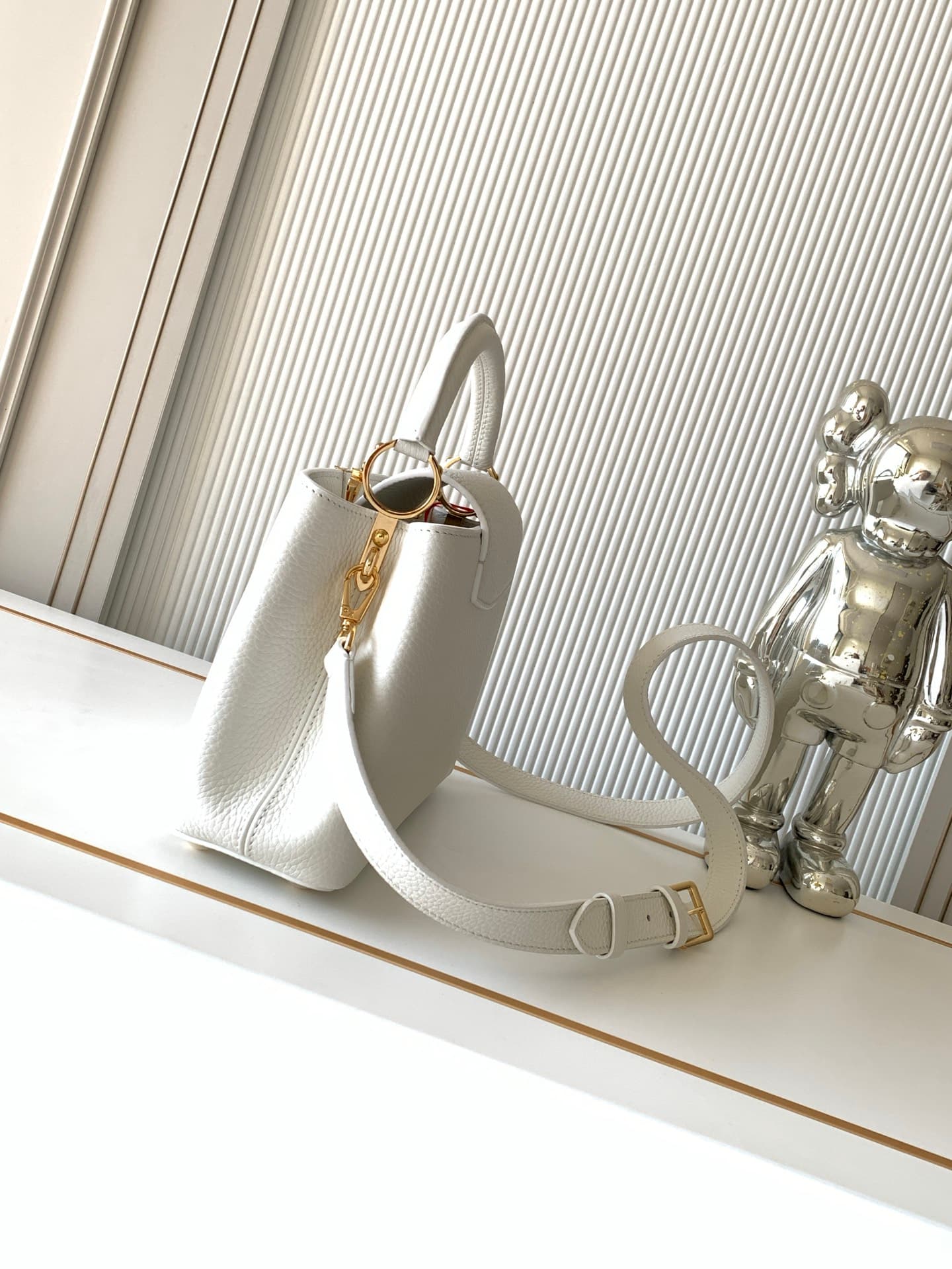 C4955 P【All-steel hardware MB163c01 variable code chip】Top-grade product with complete packaging. CAPUCINES BB handbag, model number M24728, white color. The Capucines series of handbags originated in the year 2013; it was named after the Paris street whe — image 2