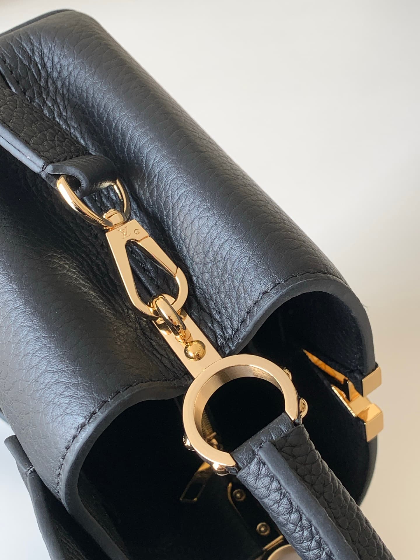 C4954 P【Full-steel hardware, MB163c01 variable code chip】High-quality product with complete packaging. CAPUCINES mini handbag, model number M24729, black color. This Capucines mini handbag is made of fine-quality Taurillon leather, with shiny handles and  — image 6