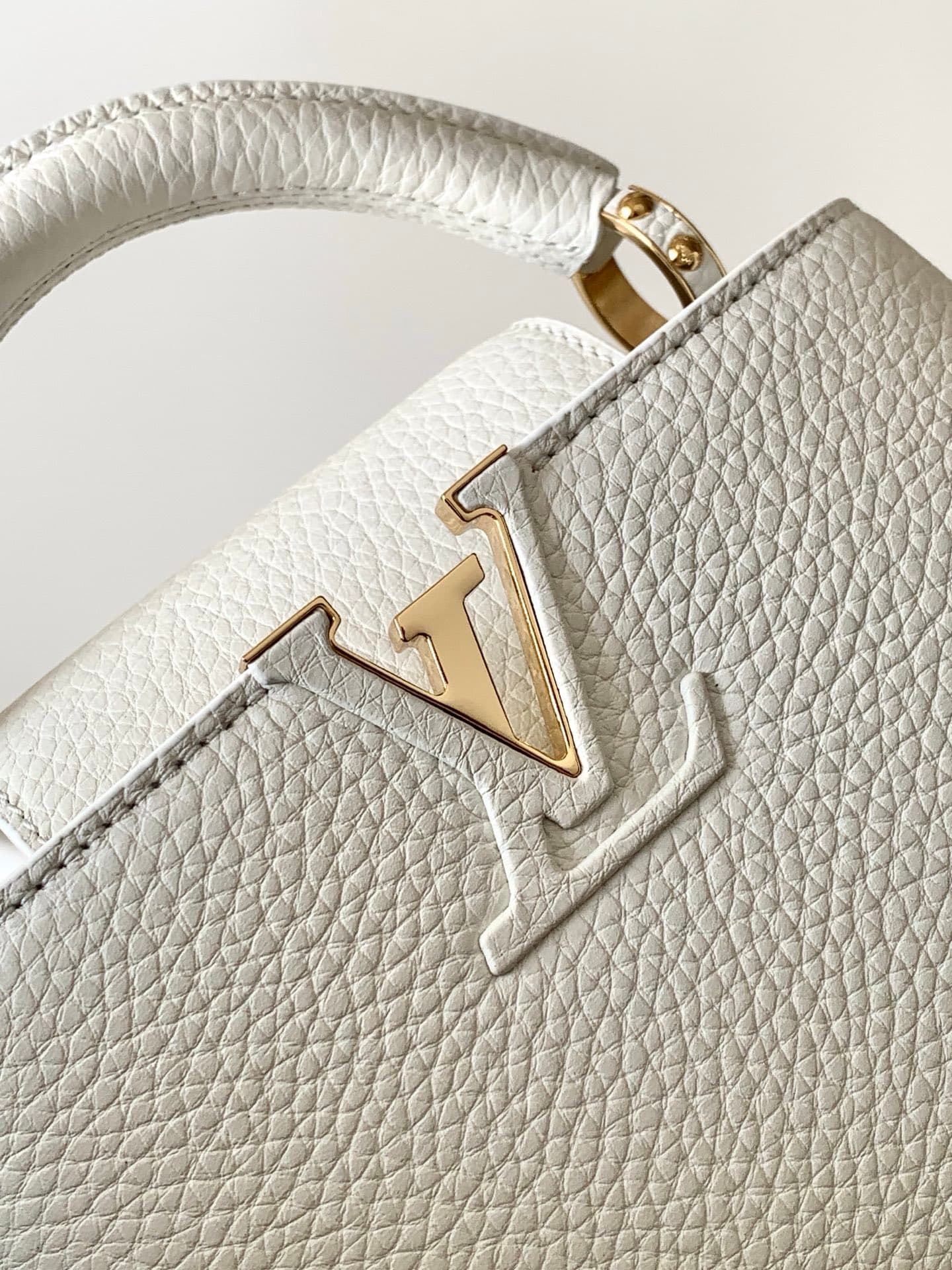C4952 P【Full-steel hardware, MB163c01 variable code chip】High-quality product with complete packaging. CAPUCINES mini handbag, model number M24729, white color. This Capucines mini handbag is made from fine-tuned Taurillon leather, with shiny handle rings — image 5