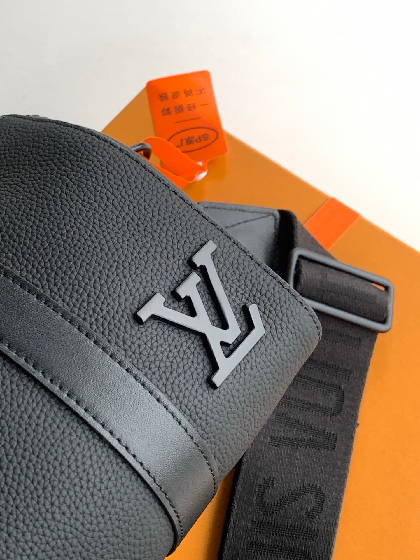 C5086 Batch [Top-tier Original Semi-steel Sc01 Dynamic Chip Version] Model number: M59255, Black. This City Keepall handbag brings the new neoclassical style of Louis Vuitton to life in 2021 for the autumn season. The Aerogram texture leather is as soft a — image 5