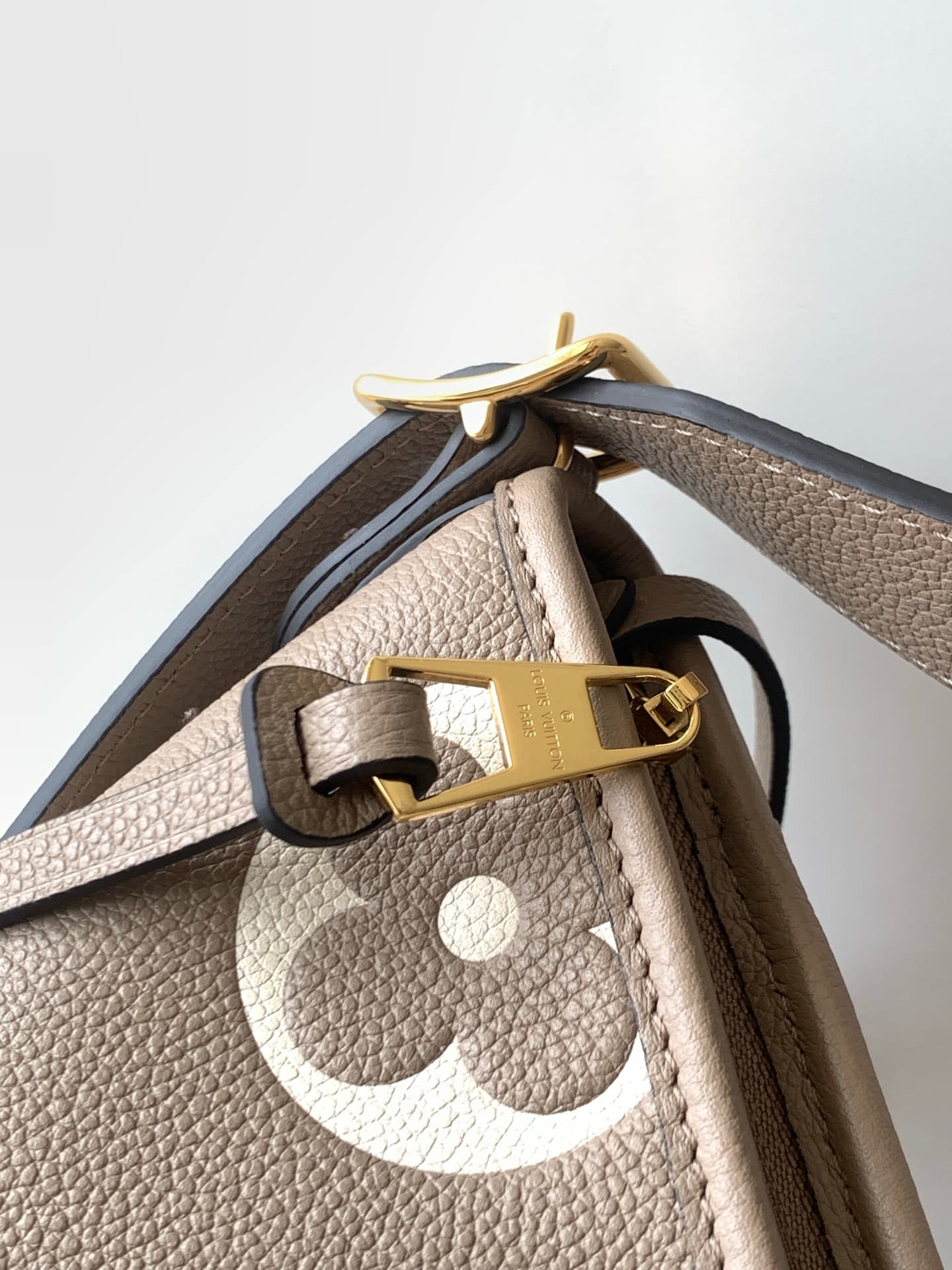 C5085 P【Full-steel hardware MB163c01 variable code chip】Premium quality with complete packaging. Model number: M47180, Elephant gray. This CarryAll small-sized bag is made from Monogram Empreinte leather, reflecting the elegant style of the LV Milky Way s — image 7