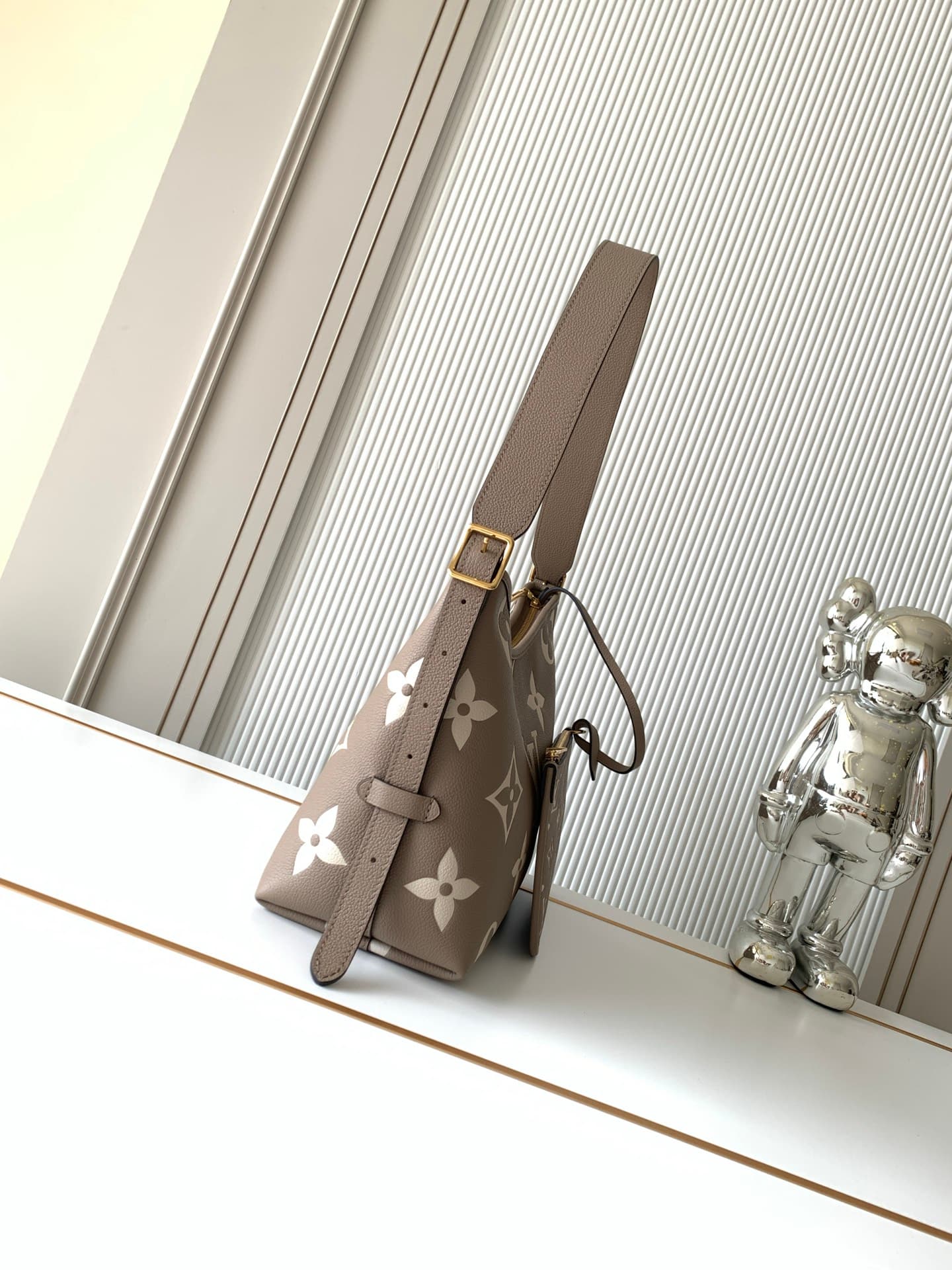 C5085 P【Full-steel hardware MB163c01 variable code chip】Premium quality with complete packaging. Model number: M47180, Elephant gray. This CarryAll small-sized bag is made from Monogram Empreinte leather, reflecting the elegant style of the LV Milky Way s — image 2