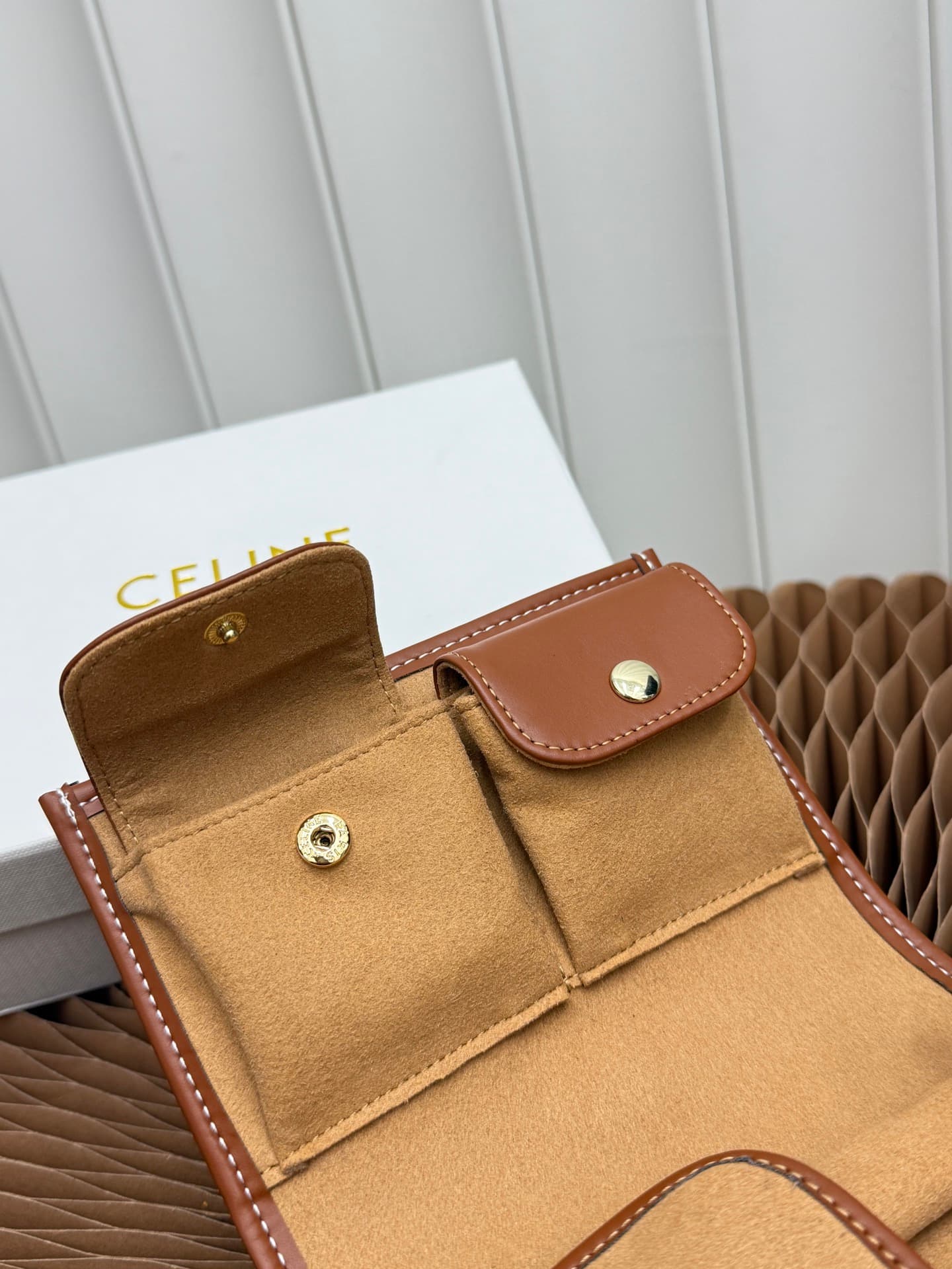 C410 CELINE fabric and cowhide jewelry bag — image 6