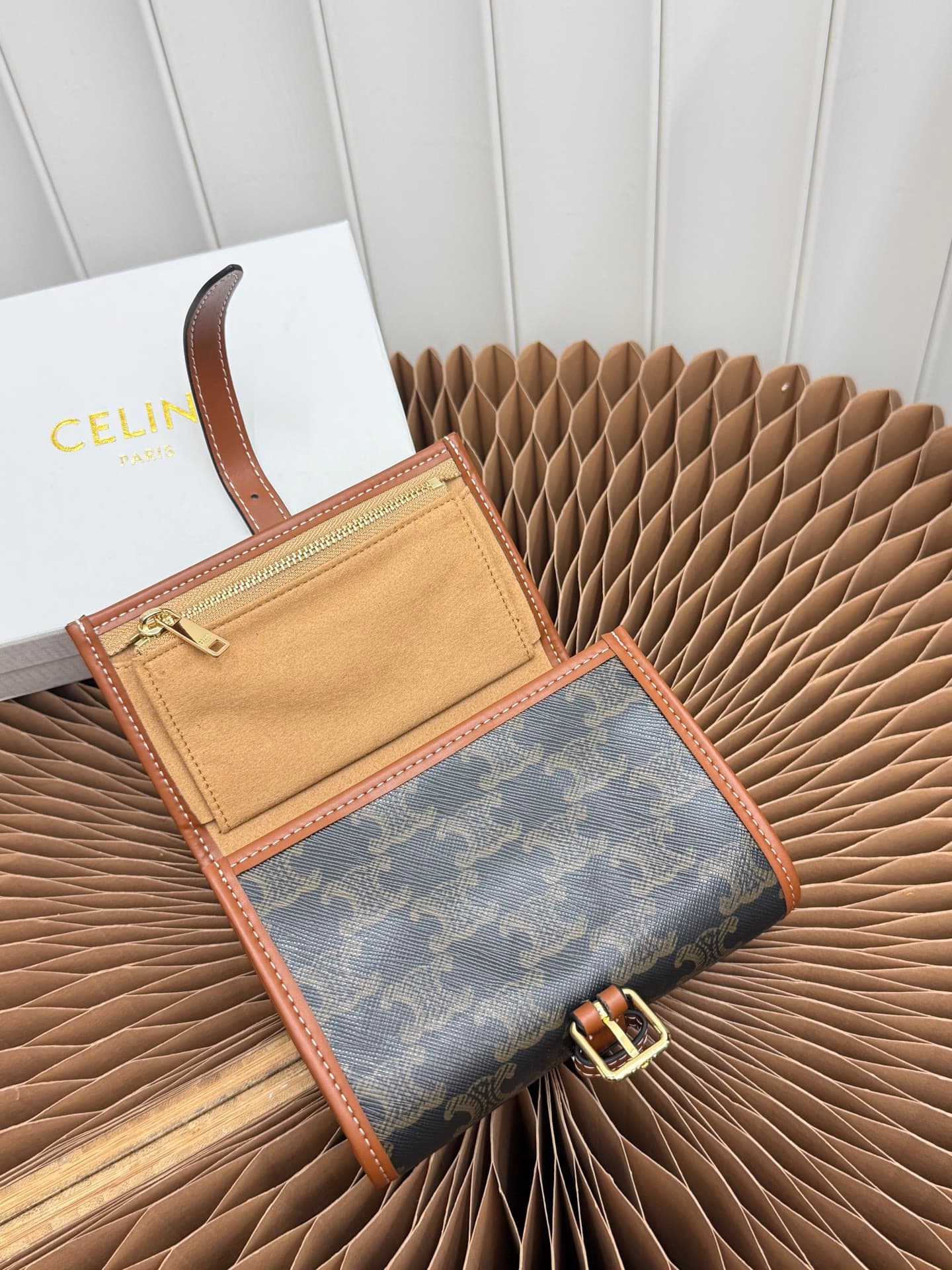 C410 CELINE fabric and cowhide jewelry bag — image 5