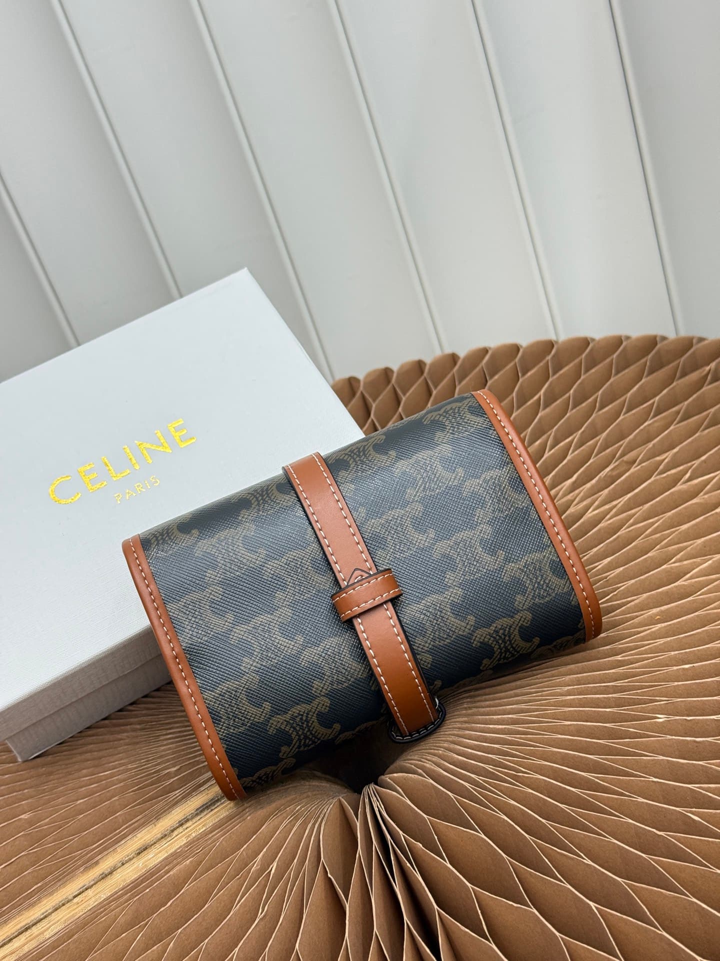C410 CELINE fabric and cowhide jewelry bag — image 3