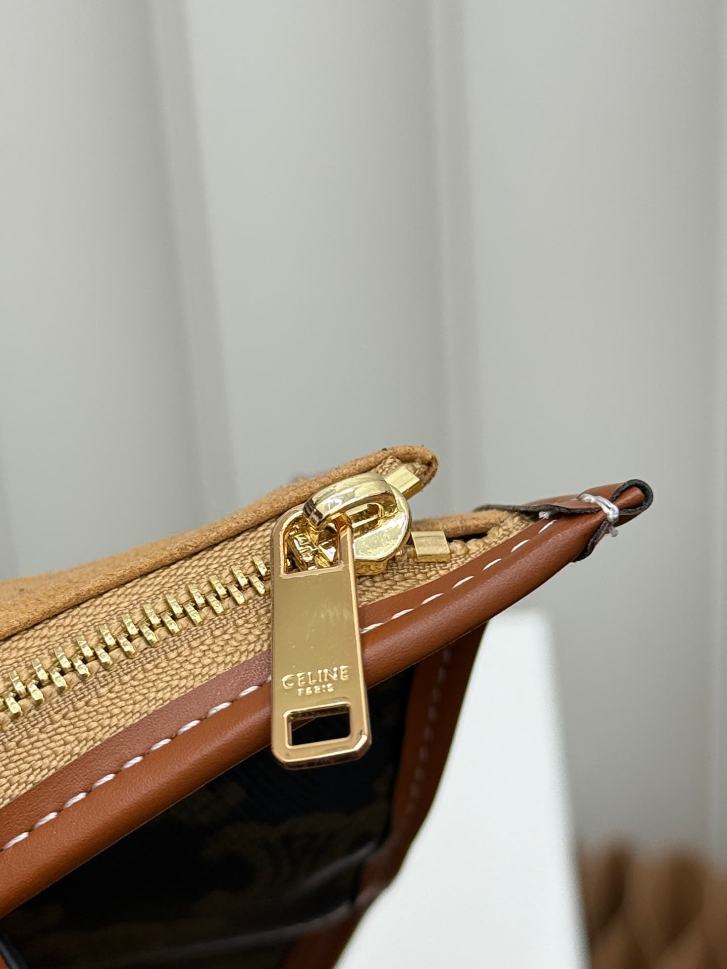 C410 CELINE fabric and cowhide jewelry bag — image 7