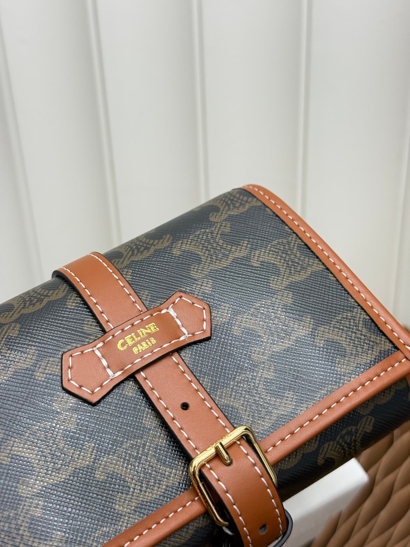 C410 CELINE fabric and cowhide jewelry bag — image 4