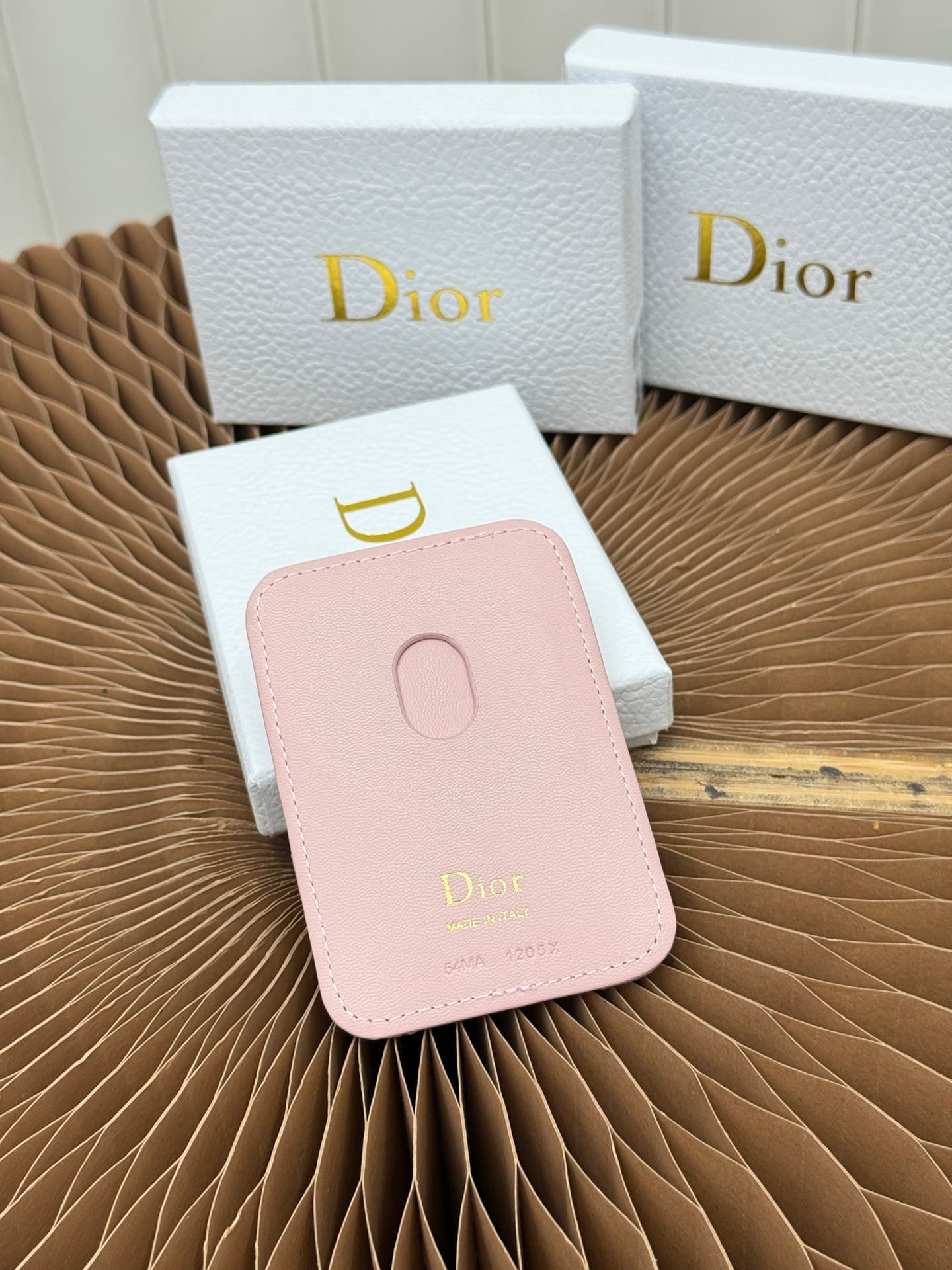 C389 This Lady Dior magnet card case is a delicate accessory that showcases the brand’s exquisite craftsmanship. The Cannage pattern in the lace style, along with the leather details, and the intricate bow ties represent new elements of Dior’s logo, highl — image 3