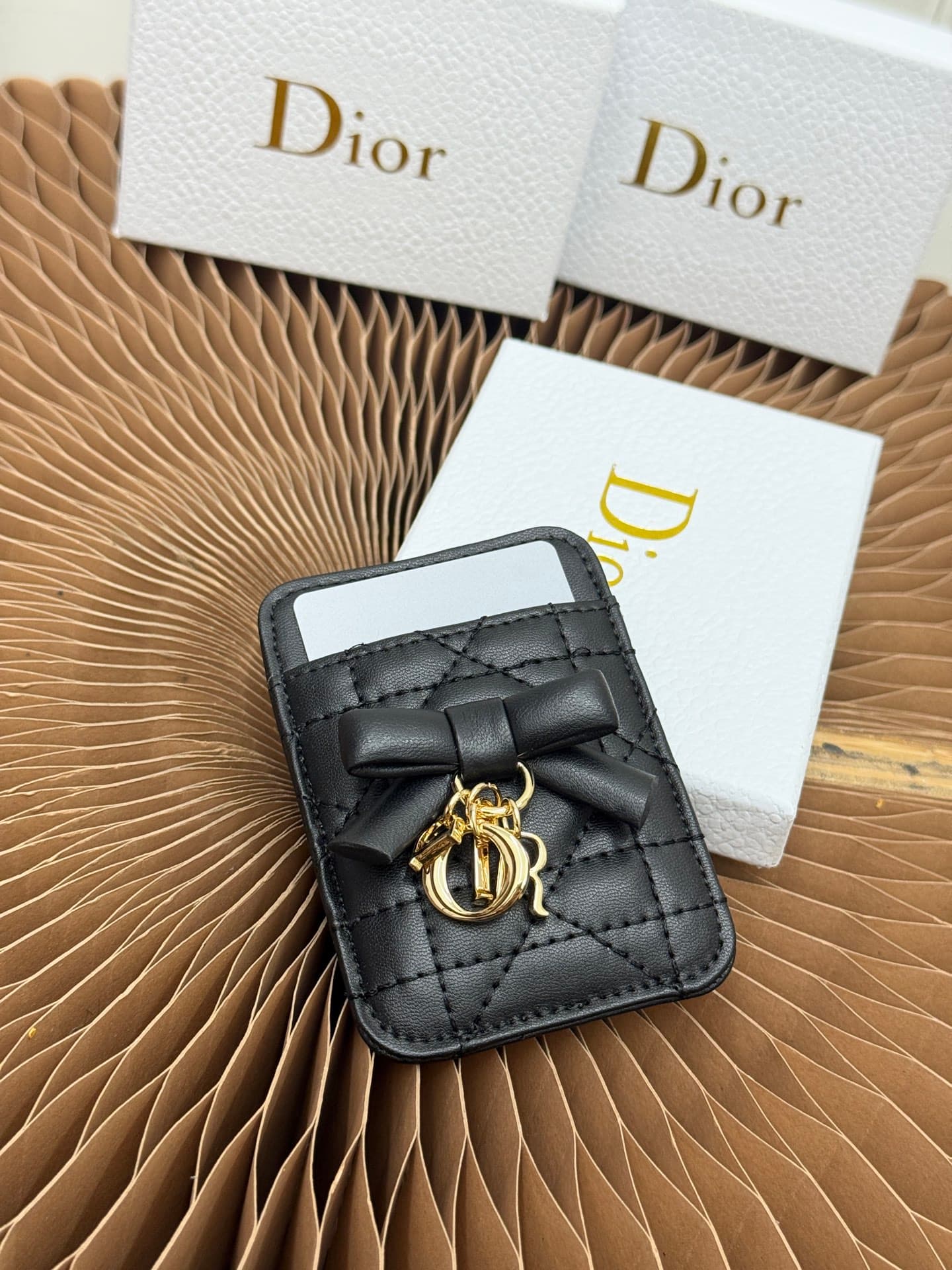 C388 This Lady Dior magnet card case is a delicate accessory that showcases the brand’s exquisite craftsmanship. The Cannage pattern and the羊 leather texture are adorned with intricate bow ties – these are new elements of the Dior logo, highlighting the e — image 2