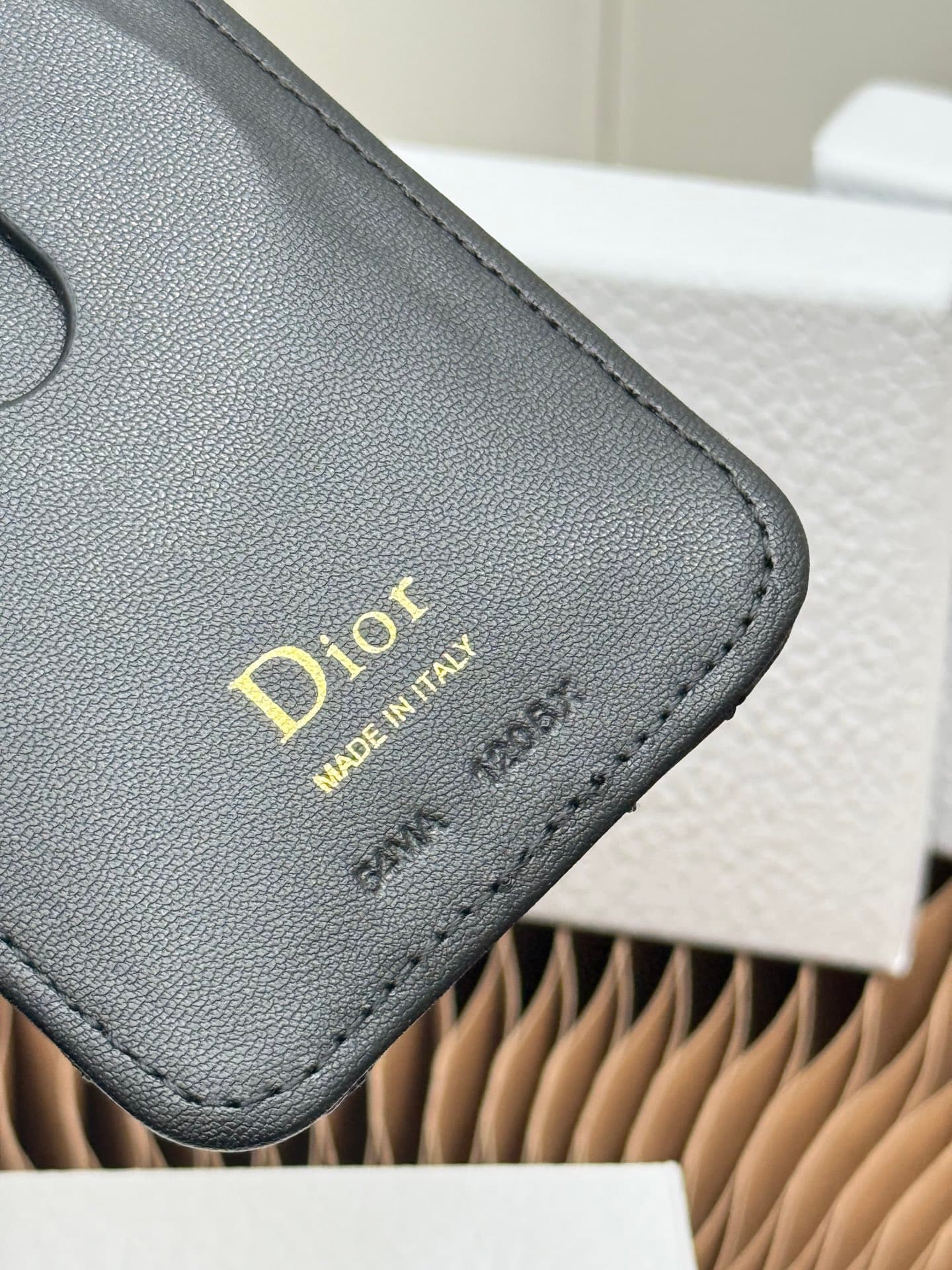 C388 This Lady Dior magnet card case is a delicate accessory that showcases the brand’s exquisite craftsmanship. The Cannage pattern and the羊 leather texture are adorned with intricate bow ties – these are new elements of the Dior logo, highlighting the e — image 6