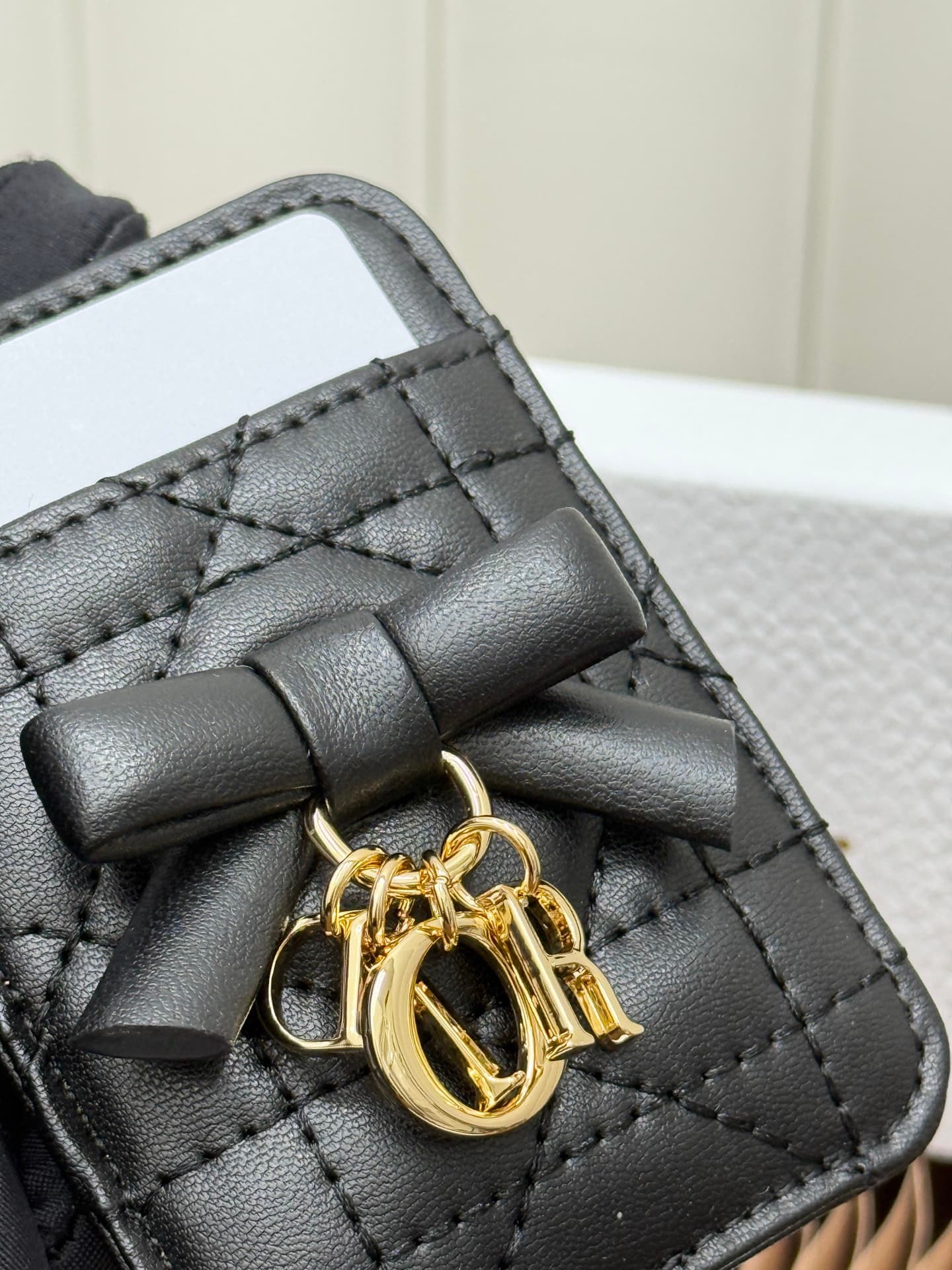 C388 This Lady Dior magnet card case is a delicate accessory that showcases the brand’s exquisite craftsmanship. The Cannage pattern and the羊 leather texture are adorned with intricate bow ties – these are new elements of the Dior logo, highlighting the e — image 5