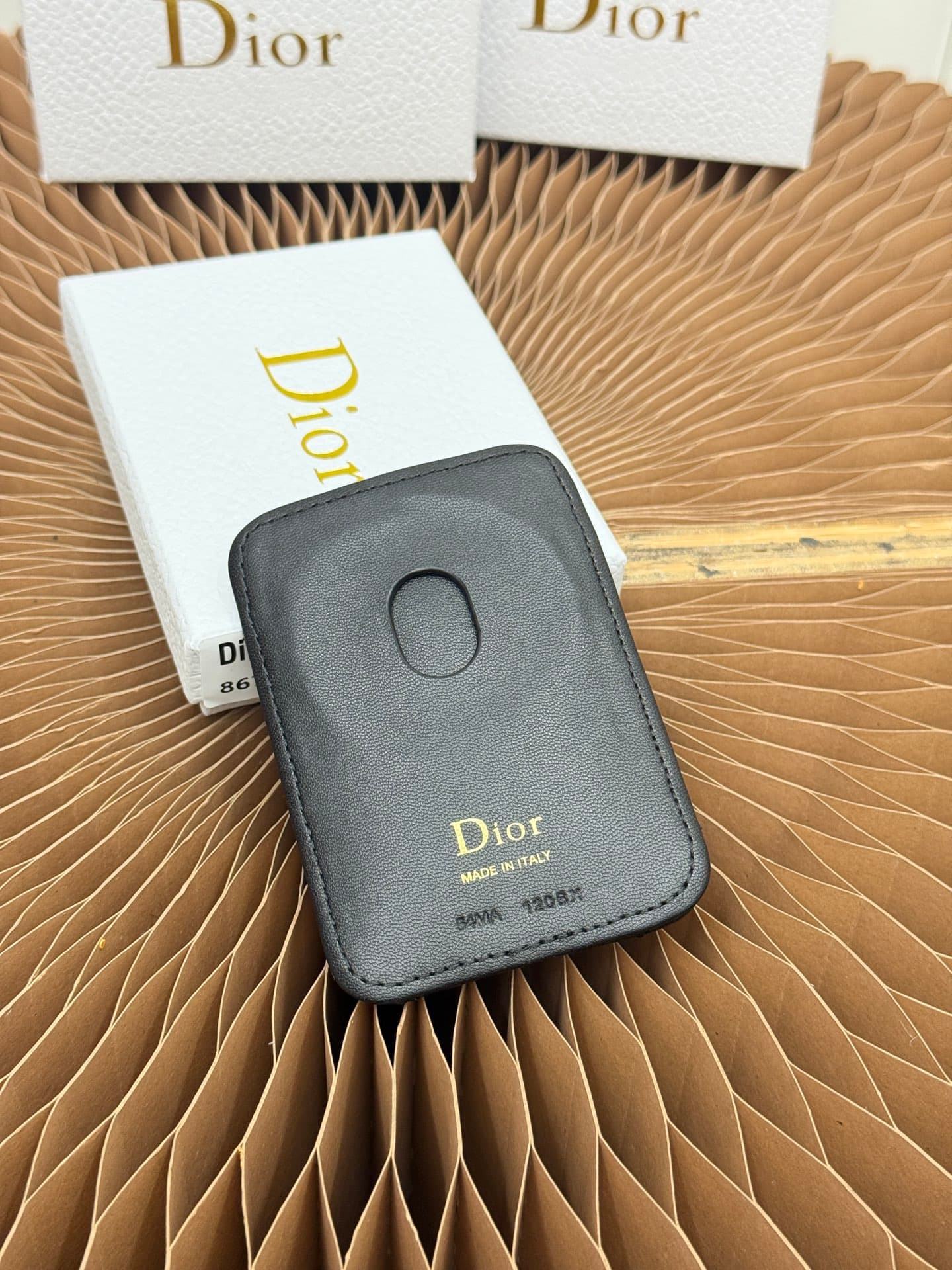 C388 This Lady Dior magnet card case is a delicate accessory that showcases the brand’s exquisite craftsmanship. The Cannage pattern and the羊 leather texture are adorned with intricate bow ties – these are new elements of the Dior logo, highlighting the e — image 3