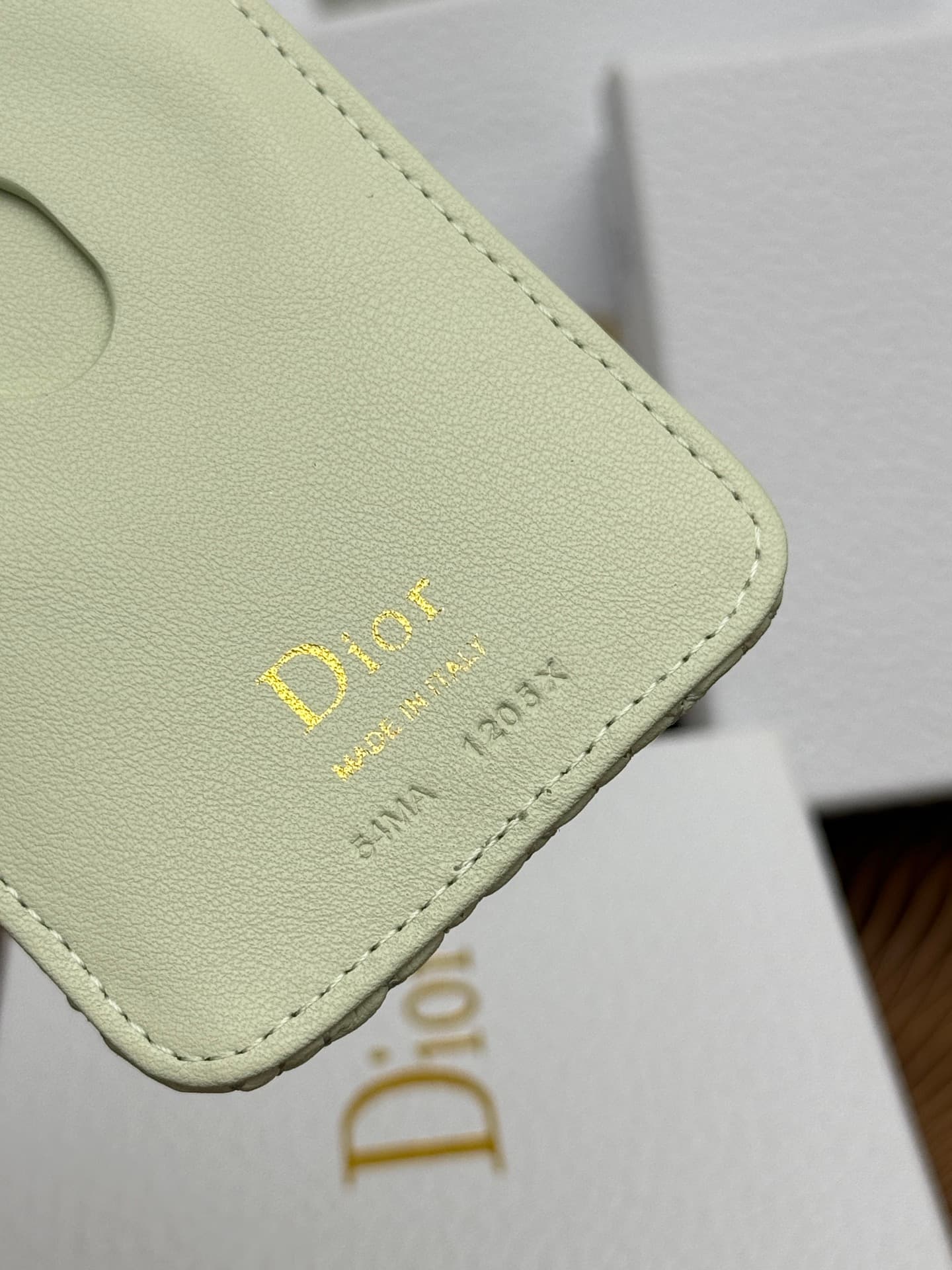 C393 This Baby Bow magnet card case is beautifully designed and practical. The black mini pattern with twill texture, along with the delicate bow ties, offer a clever new interpretation of the classic brand’s theme. This elegant card case can be used in c — image 6