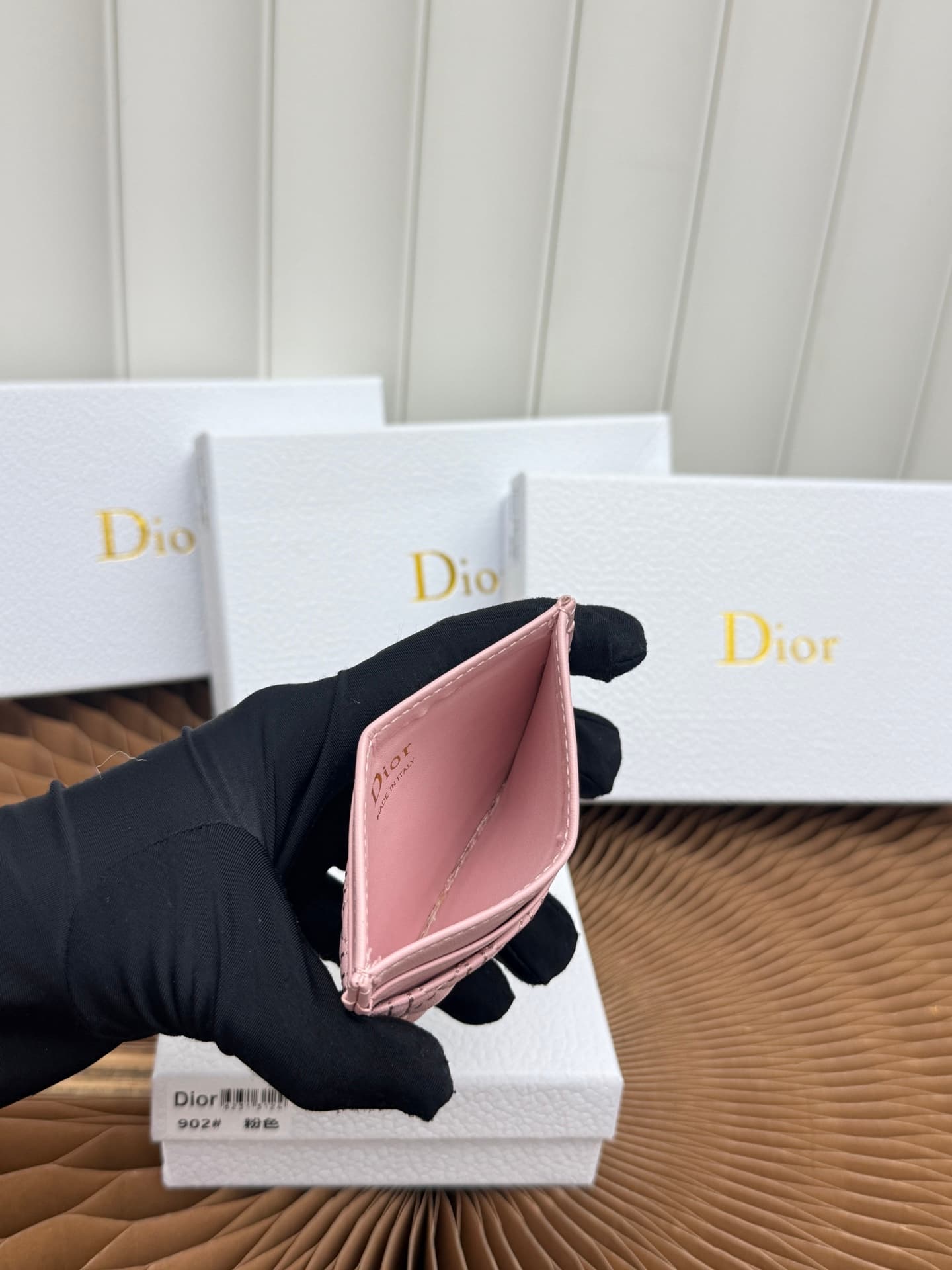 C395 This Baby Bow Freesia card case is designed in a elegant and practical manner. The black mini-check pattern with leather texture, along with delicate bow ties, offers a clever new interpretation of the classic brand’s theme. This exquisite accessory  — image 8