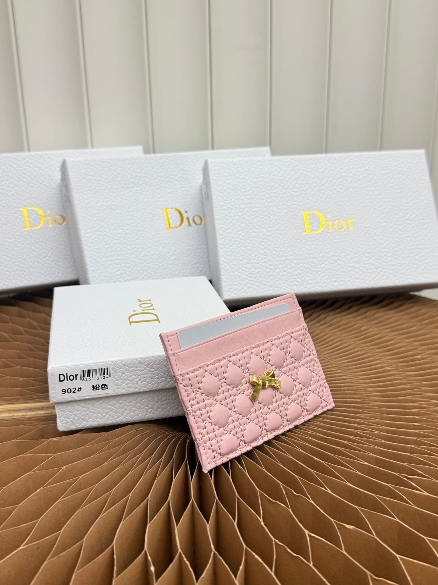 C395 This Baby Bow Freesia card case is designed in a elegant and practical manner. The black mini-check pattern with leather texture, along with delicate bow ties, offers a clever new interpretation of the classic brand’s theme. This exquisite accessory  — image 2