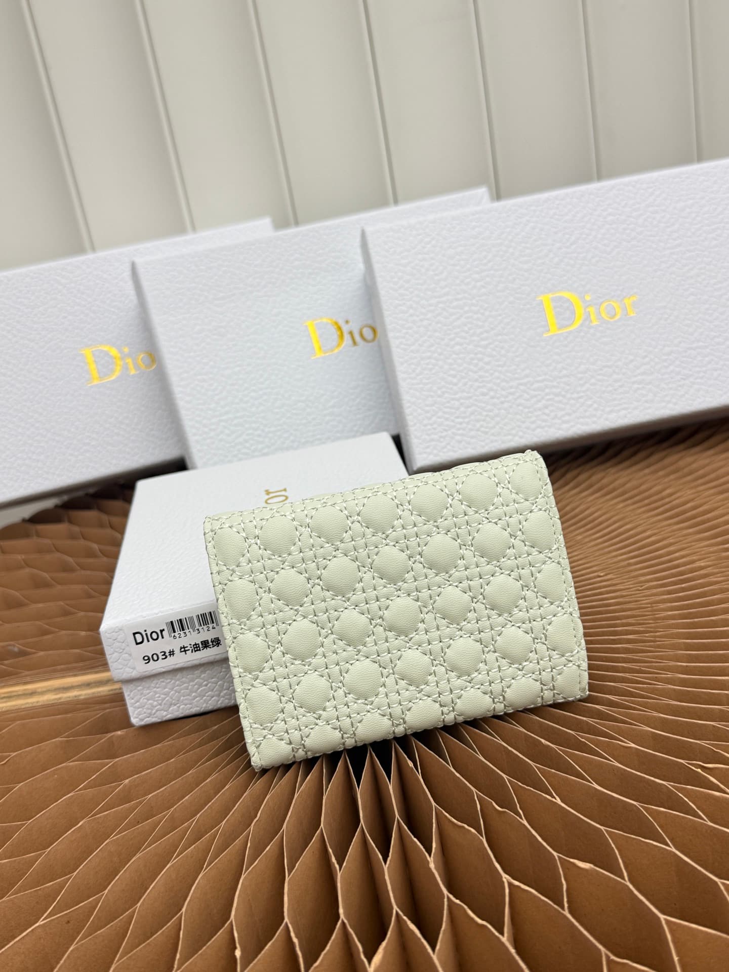 C399 The Baby Bow Glycine Silver Bag features a compact and practical design. The black mini brocade pattern with leather texture, along with delicate bow details, offers a clever new interpretation of the classic brand’s theme. This exquisite accessory c — image 3
