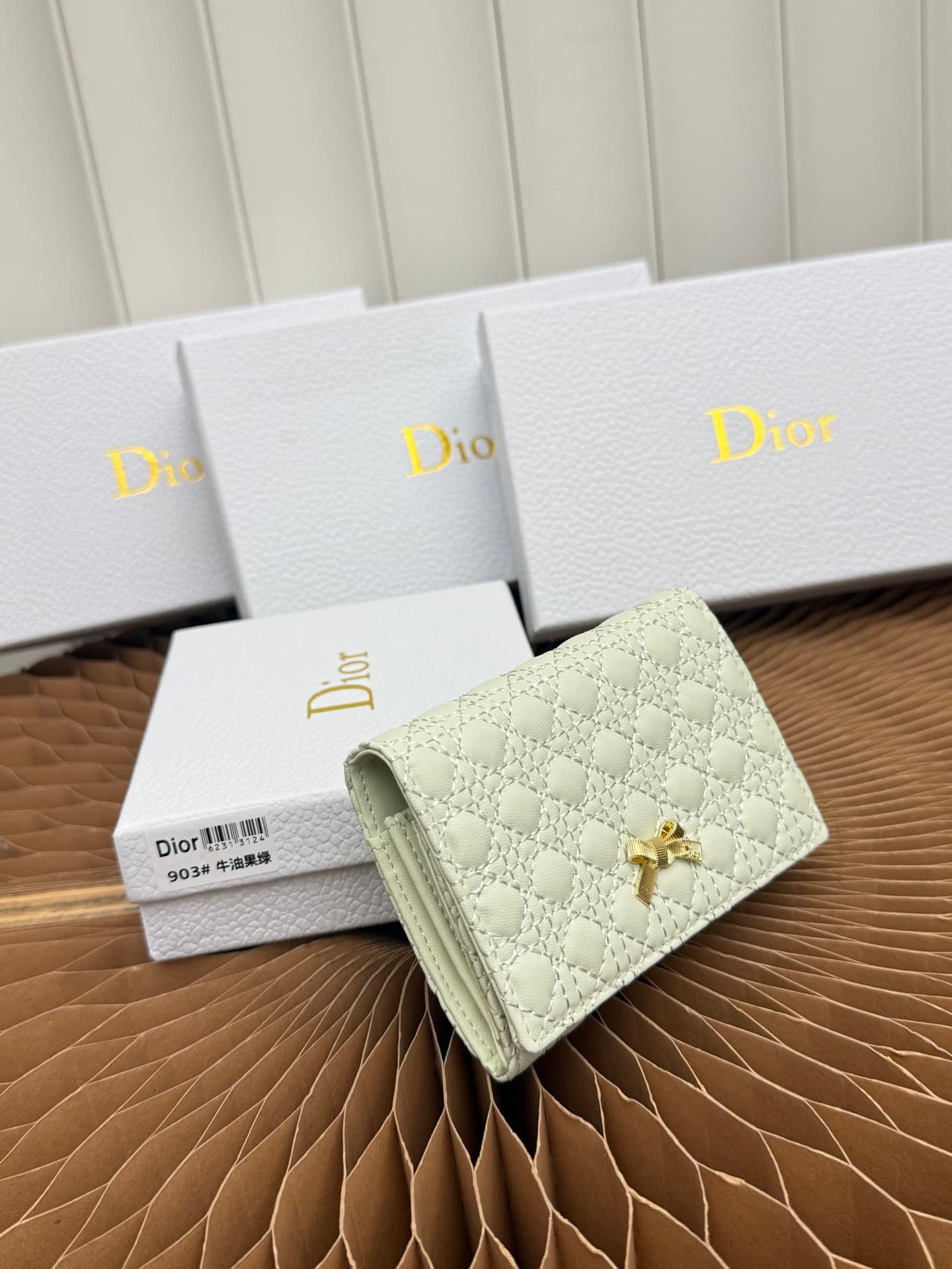 C399 The Baby Bow Glycine Silver Bag features a compact and practical design. The black mini brocade pattern with leather texture, along with delicate bow details, offers a clever new interpretation of the classic brand’s theme. This exquisite accessory c — image 2