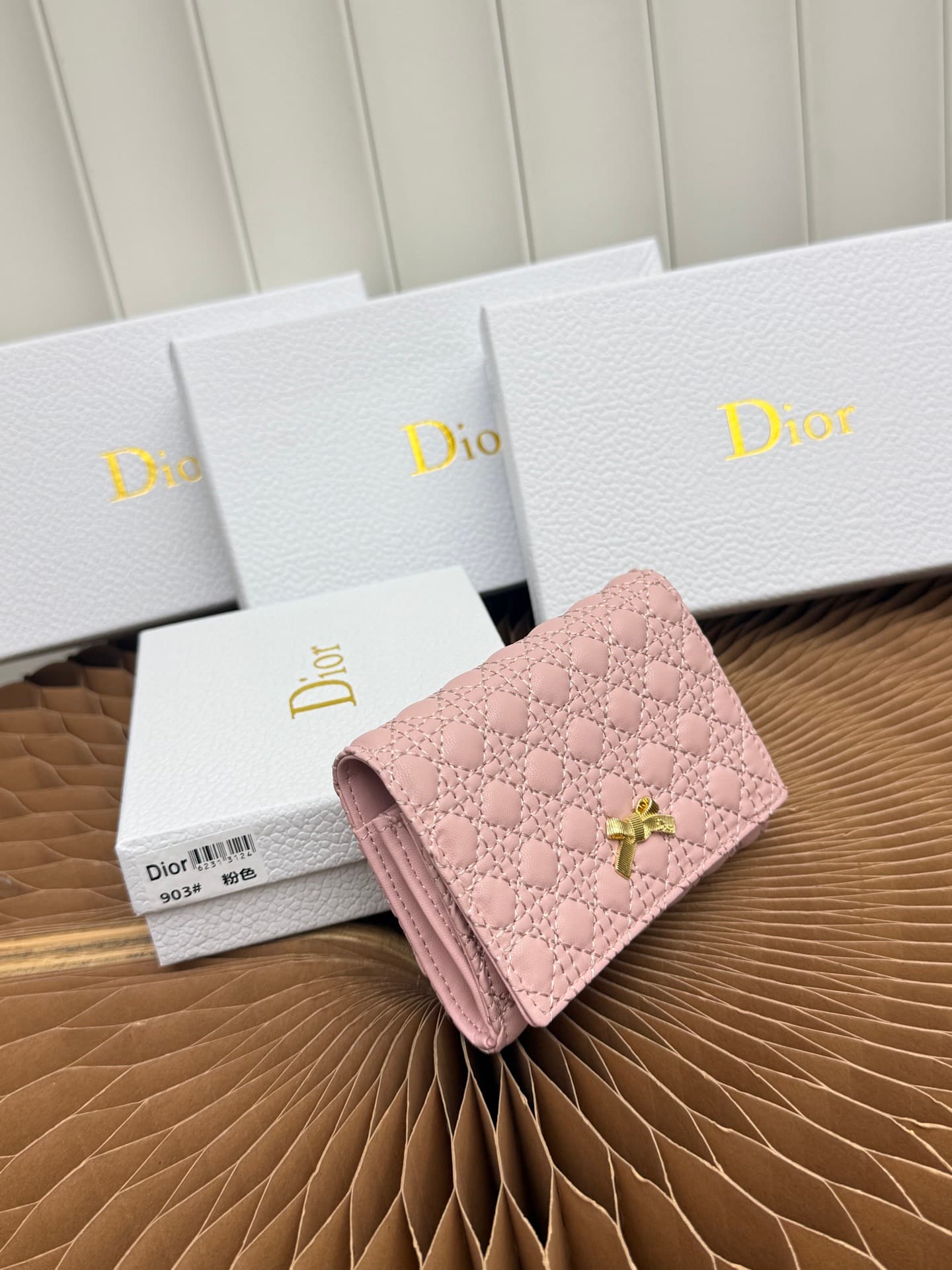 C398 The Baby Bow Glycine silver bag is characterized by its compact and practical design. The black mini rattan pattern with leather accents, along with delicate bow ties, offer a clever new interpretation of the classic brand’s theme. This exquisite acc — image 2