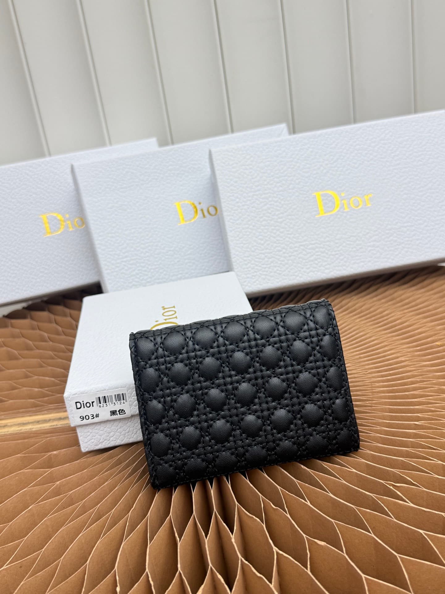 C397 The Baby Bow Glycine Silver Bag features a compact and practical design. The black mini brocade pattern with leather texture, along with delicate bow details, offers a unique interpretation of the classic brand’s theme. This exquisite accessory can h — image 3