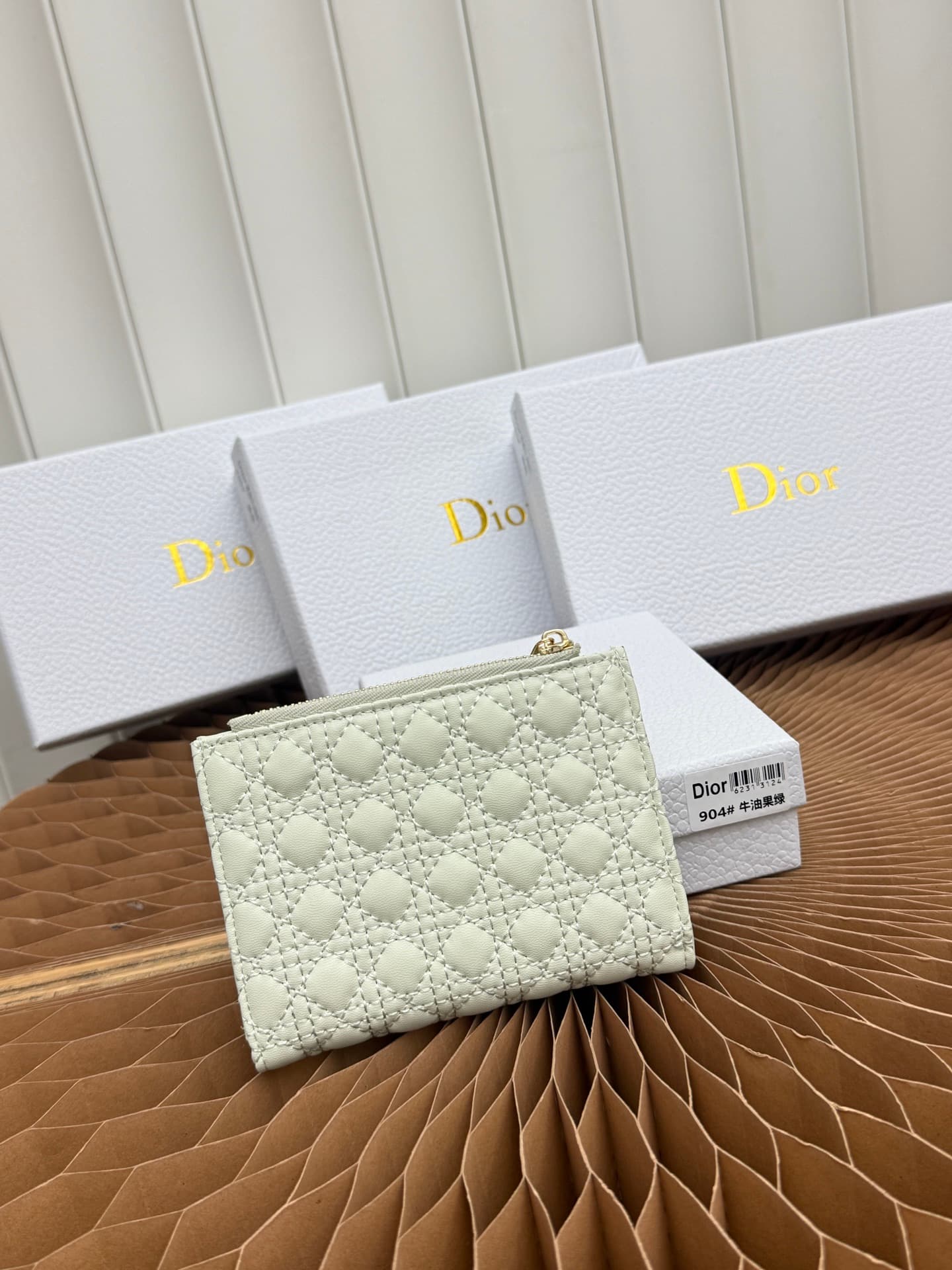 C402 Baby Bow Begonia silver bag combines elegant style with high practicality. The black mini twill pattern in lambskin, along with delicate bow details, offers a clever new interpretation of the classic brand’s theme design. This essential daily accesso — image 3