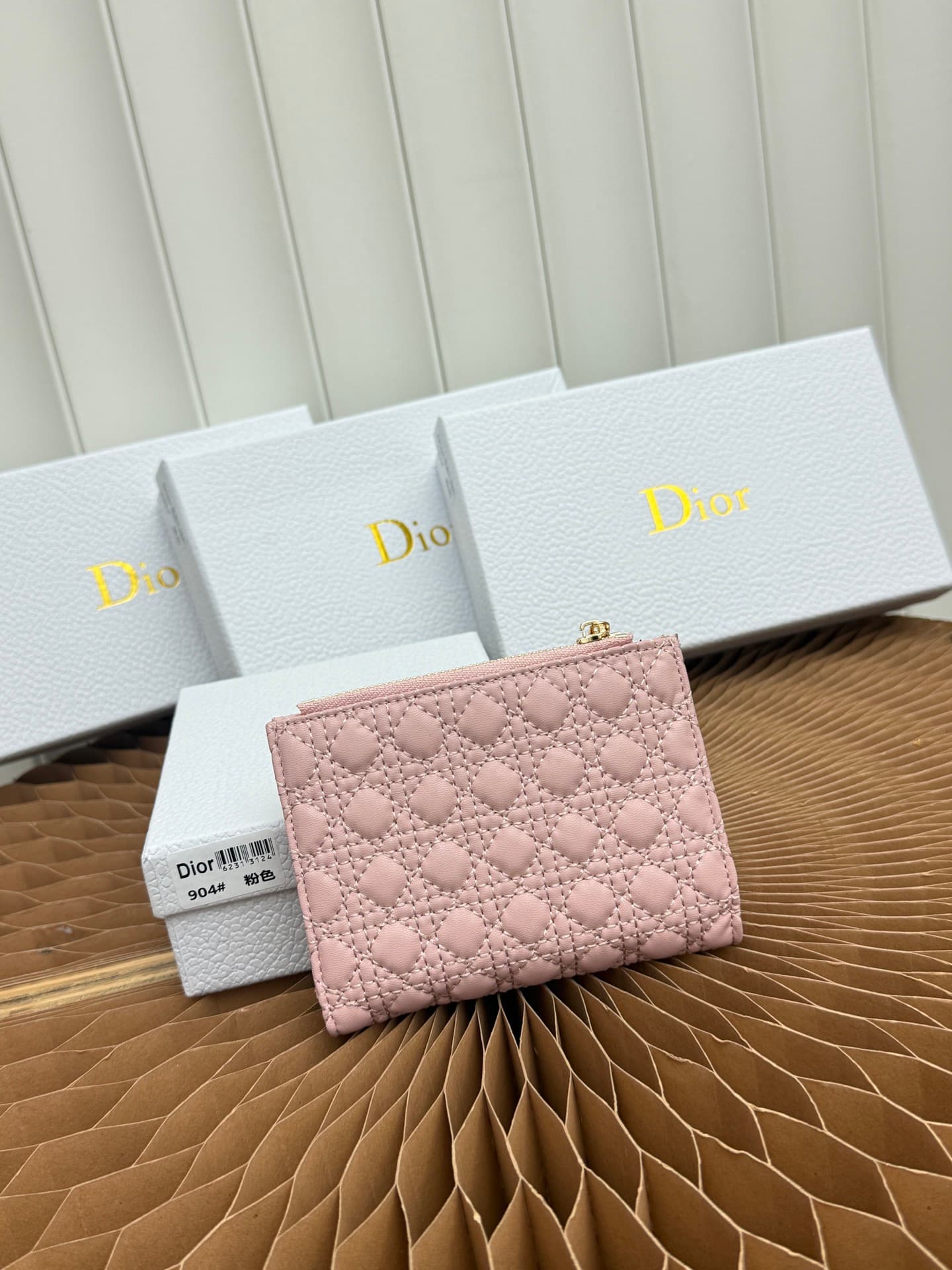 C401 Baby Bow Begonia silver bag combines elegant style with high practicality. The black mini vine pattern on the lamb leather, along with delicate bow ties, offers a clever new interpretation of the classic brand’s theme. This essential daily accessory  — image 3