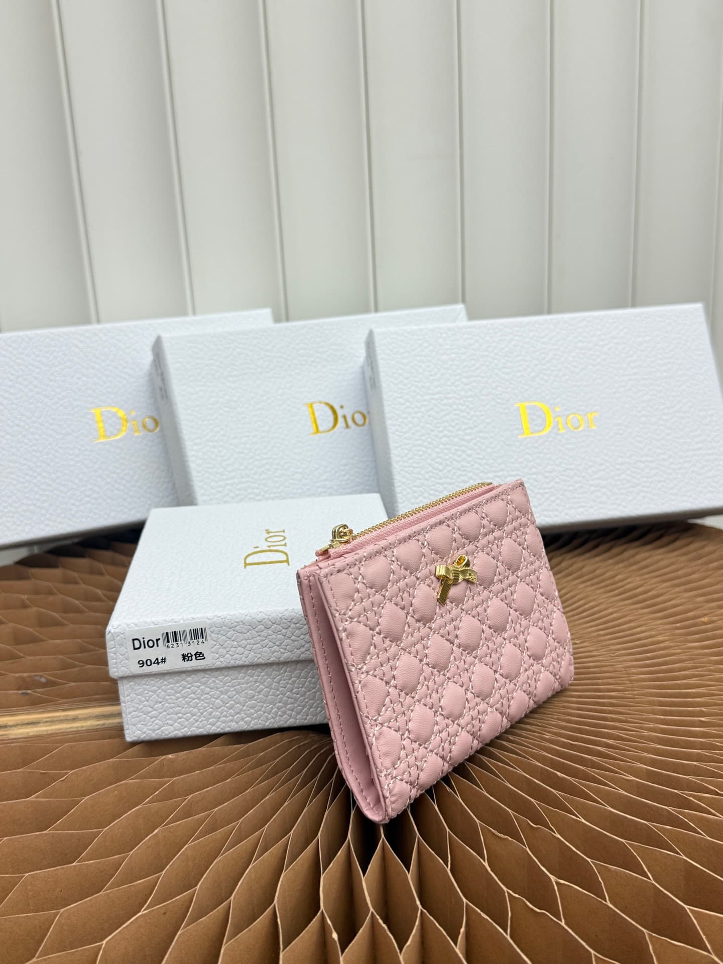 C401 Baby Bow Begonia silver bag combines elegant style with high practicality. The black mini vine pattern on the lamb leather, along with delicate bow ties, offers a clever new interpretation of the classic brand’s theme. This essential daily accessory  — image 2