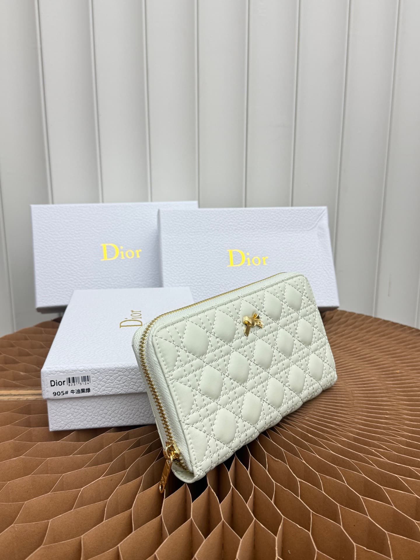 C405 This thin silver wallet from Baby Bow Voyageur is an essential accessory, exuding a simple and elegant style. The black mini rattan pattern in the style of lamb leather, combined with delicate bow ties, offers a clever new interpretation of the class — image 2