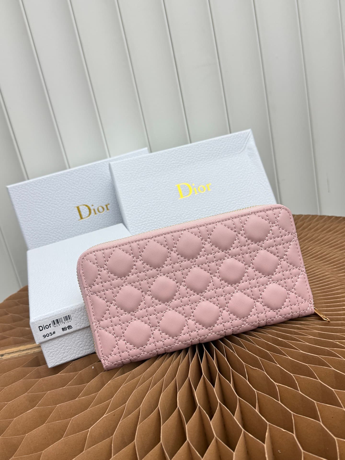 C404 This thin silver wallet from Baby Bow Voyageur is an essential accessory, exuding a simple and elegant style. The black mini rattan-checked pattern with lamb leather, combined with delicate bow ties, offers a clever new interpretation of the classic  — image 3